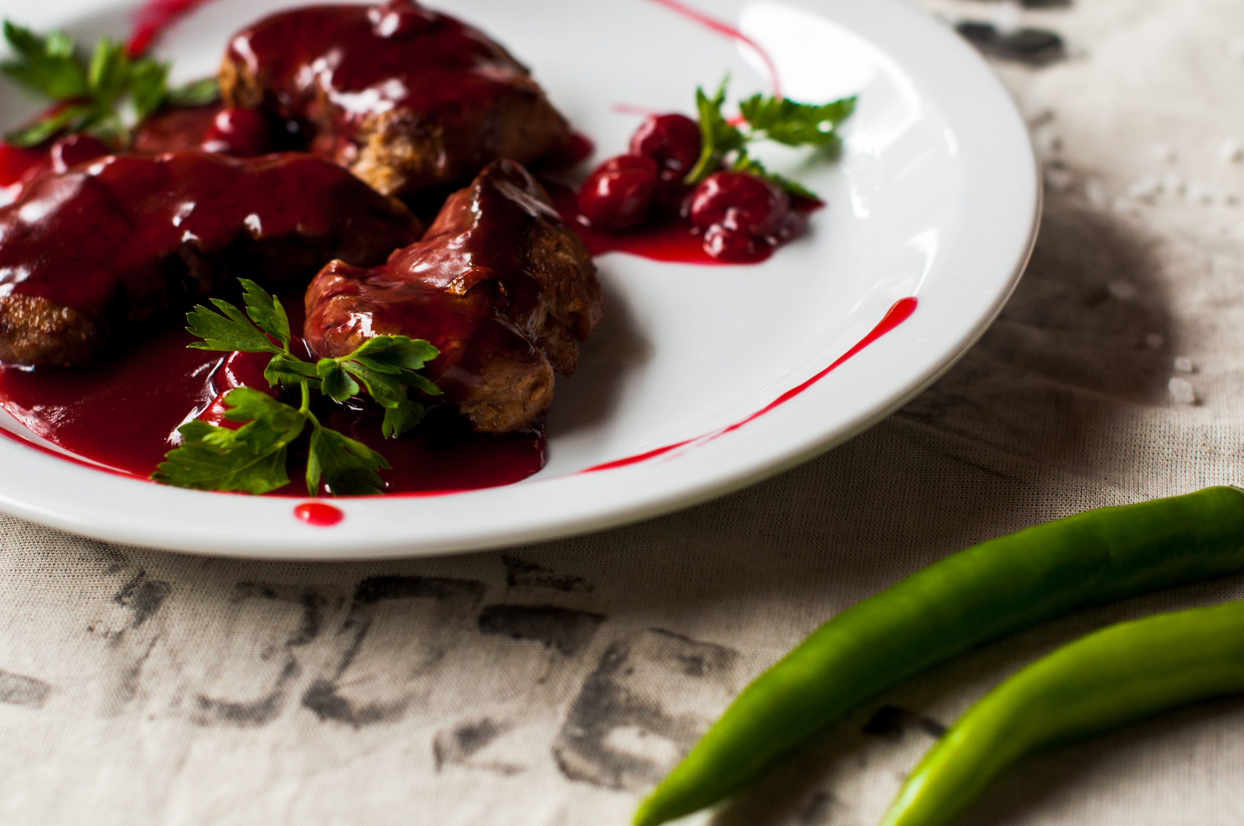 Majstor amater 18.6.21. (b) Sos od visanja stock-photo-meat-with-fresh-herbs-and-cherry-sauce-ready-to-eat-653715547
