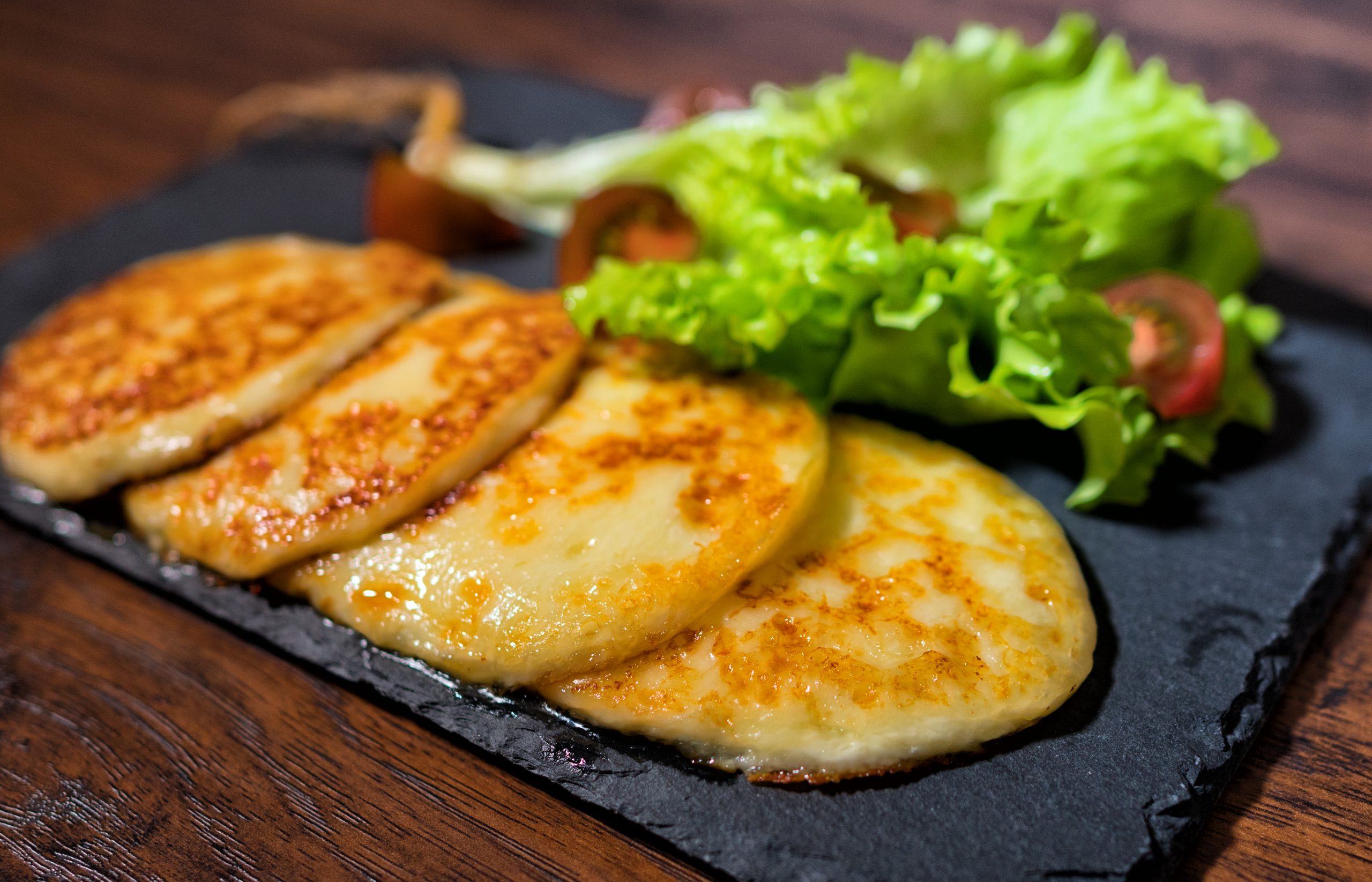 27.6.21. (b) Grilovani sir stock-photo-grilled-cheese-with-vegetables-on-the-plate-1753144418