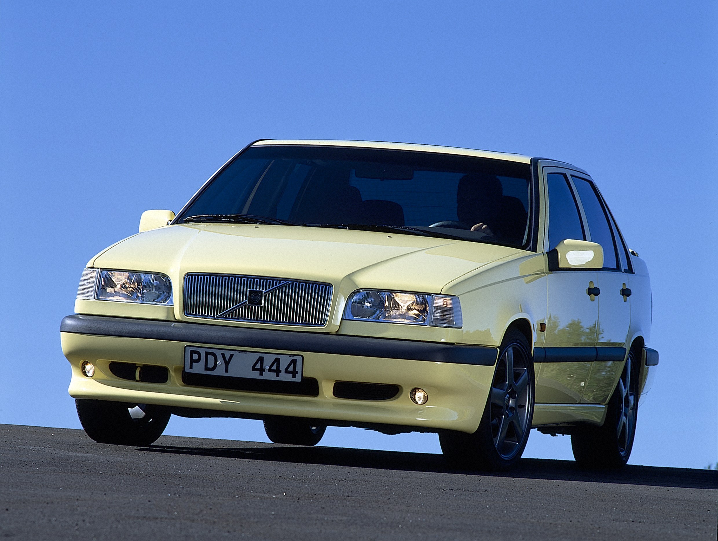 1639050097-6419_Volvo_850_T5_R.jpg