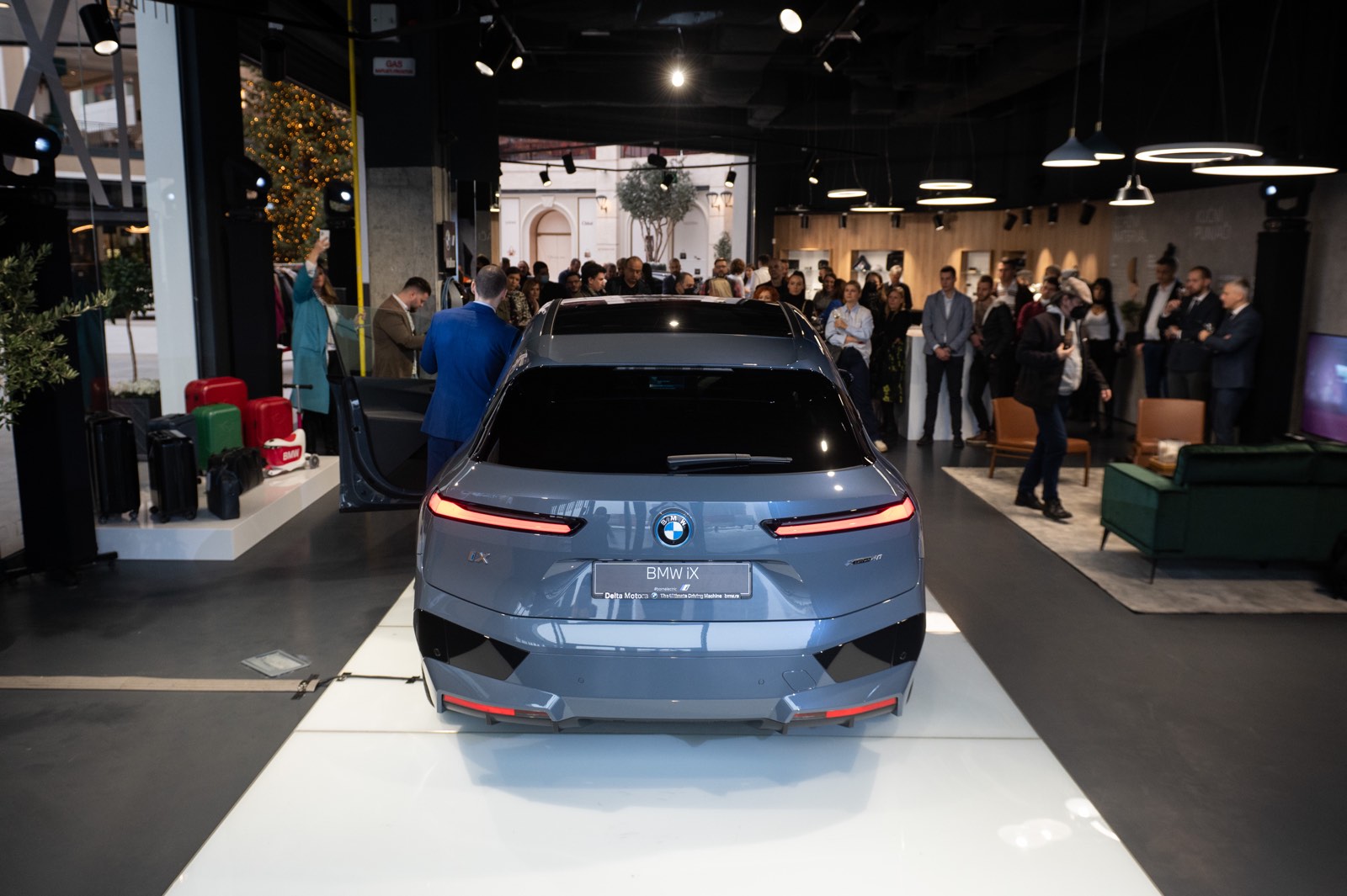 1639661746-BMW-iX-foto-2.jpg