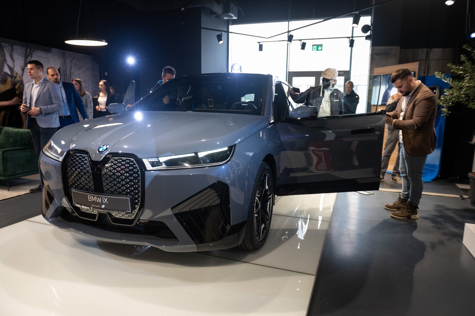 1639661762-BMW-ix-foto-5.jpg