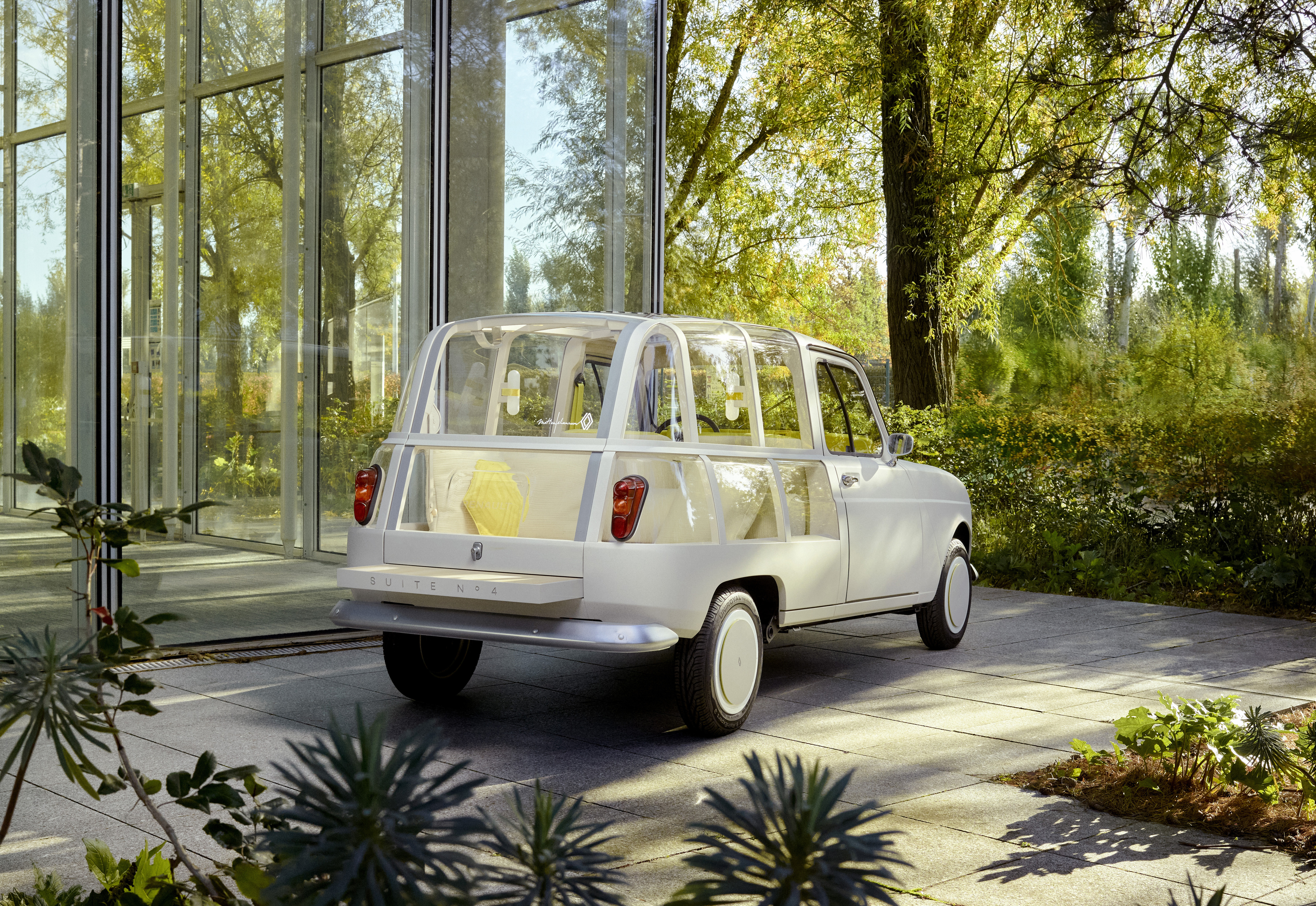 Renault 4, hotelska soba, auto, automobil Foto: Renault