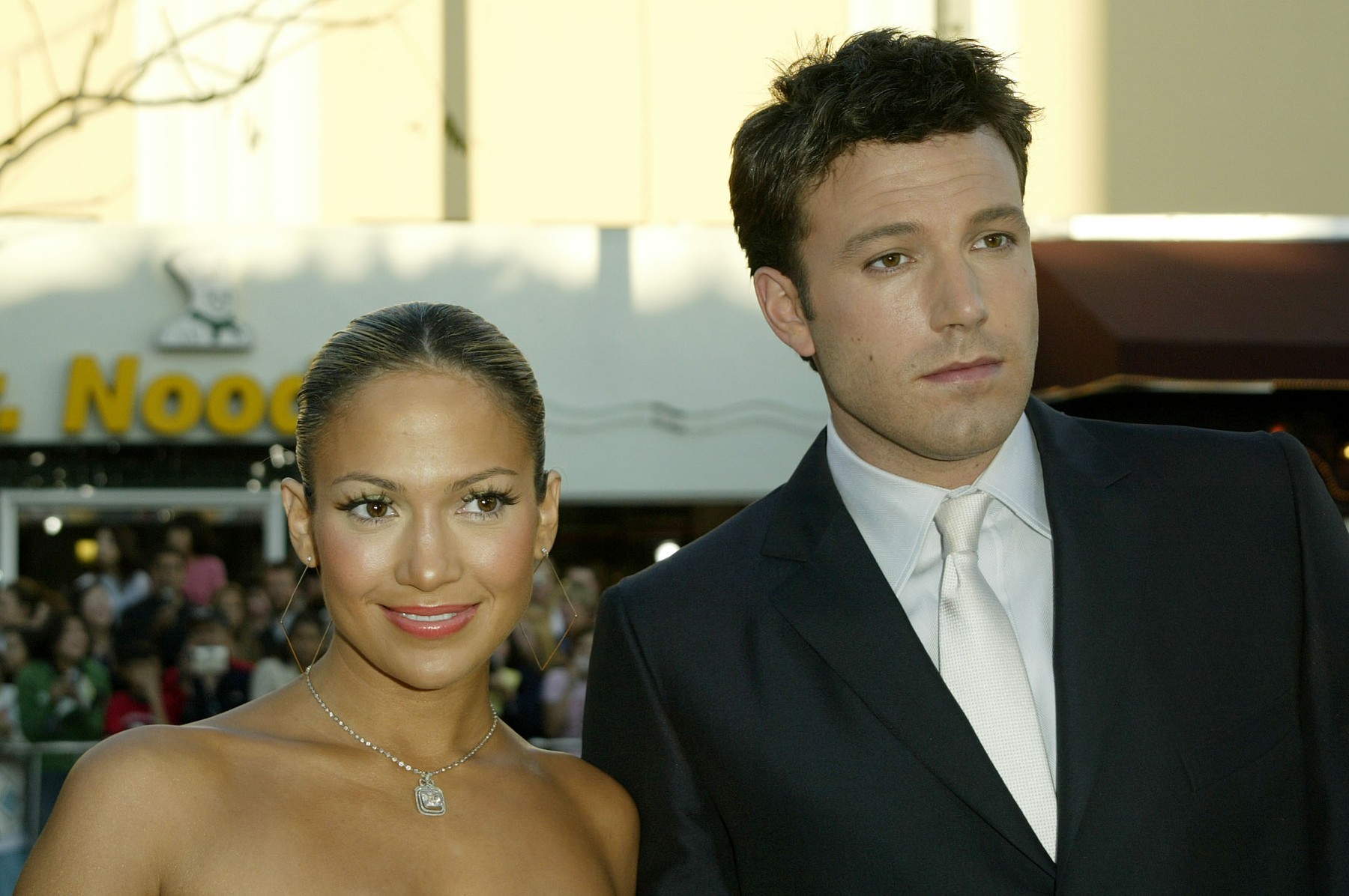 310-2460902 Daredevil Premiere.
Mann Village Theater, Westwood, Calif 2/9/03.
Jennifer Lopez &amp; Ben Affleck,Image: 16066344, License: Rights-managed, Restrictions: , Model Release: no, Credit line: Juan Rico / Backgrid USA / Profimedia