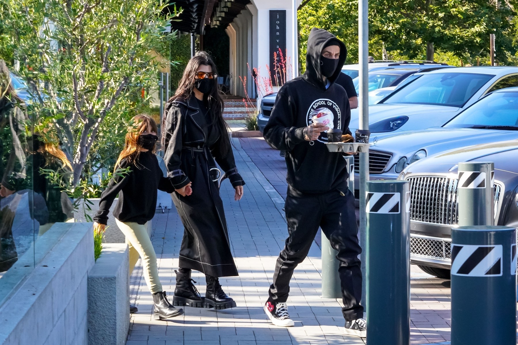 *EXCLUSIVE* Kourtney Kardashian and Travis Barker have a bite at Taverna Tony