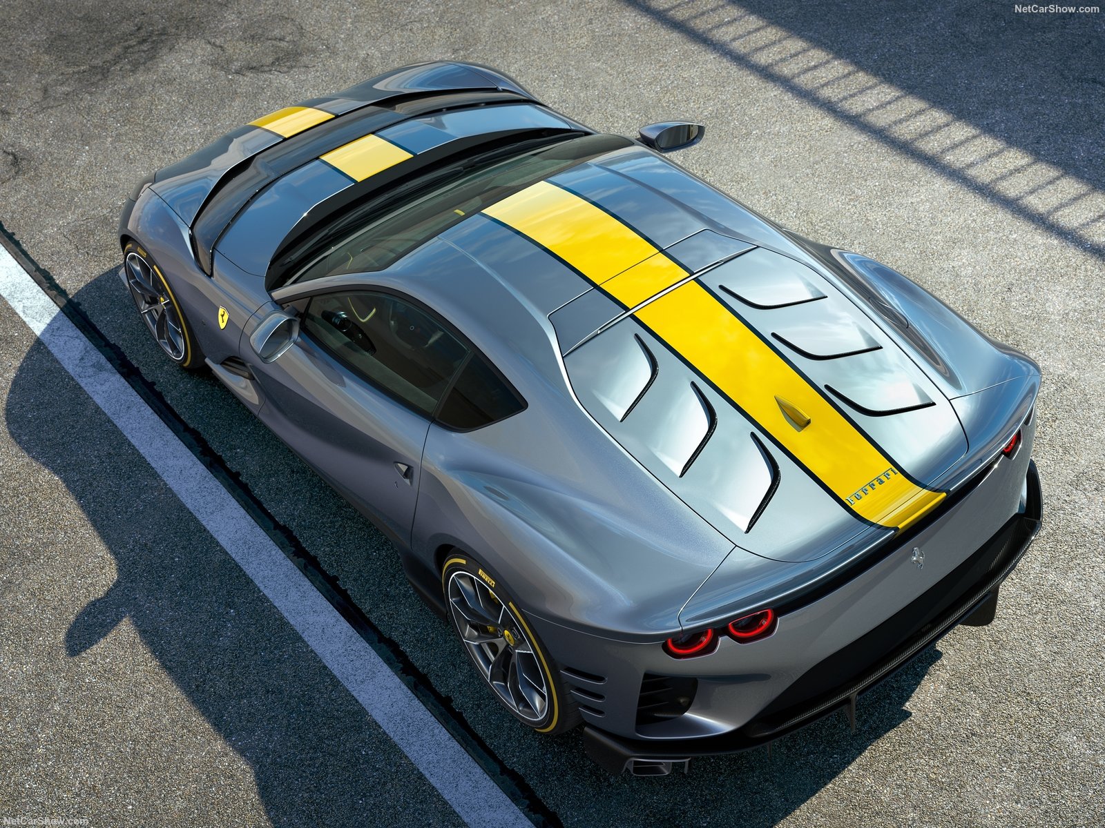 Ferrari a tag 812 Competizione