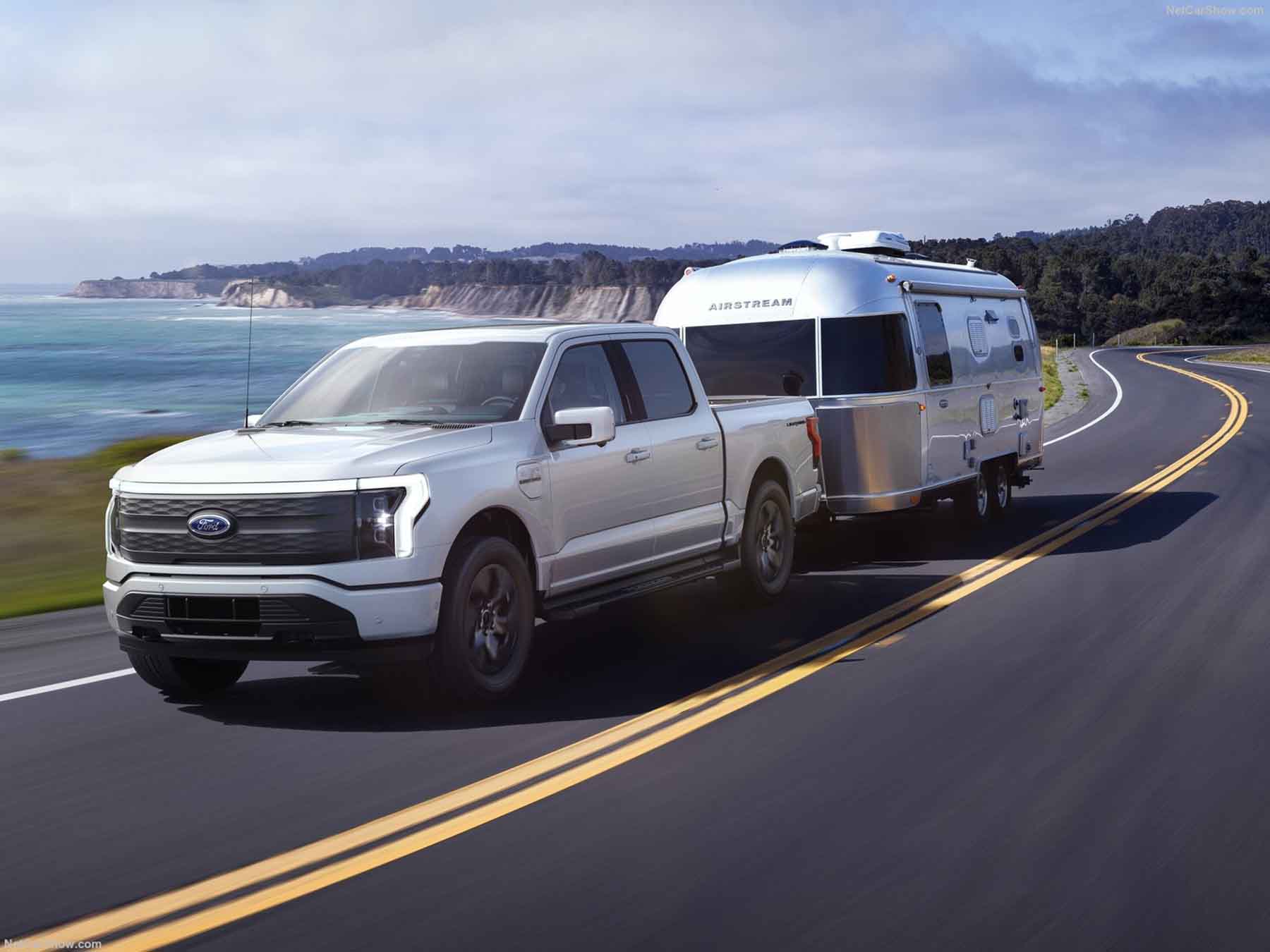 Ford-F-150_Lightning-2022-1600-04