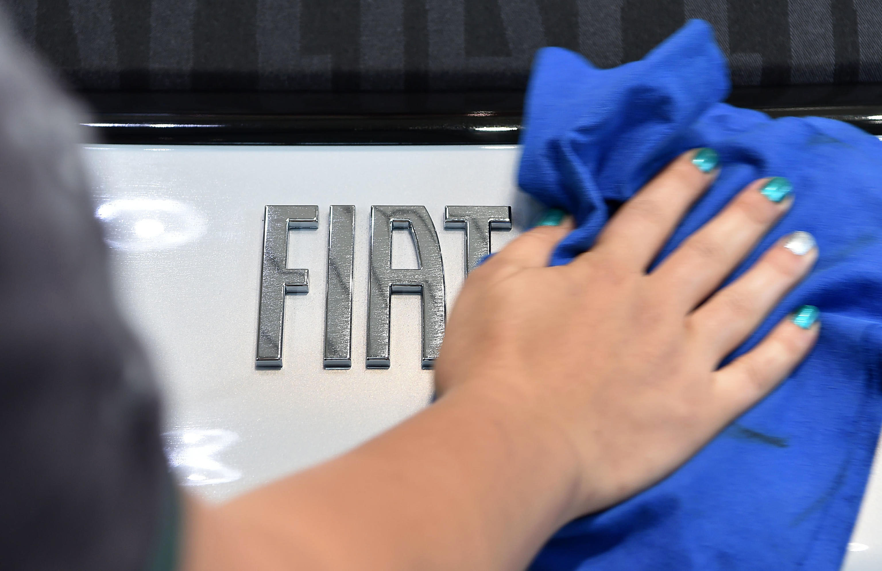 epa08546172 The new electric 500, built in the Fiat Mirafiori factory, is presented to the public at the Mirafiori Motor Village, in Turin, Italy, 14 July 2020.  EPA-EFE/ALESSANDRO DI MARCO