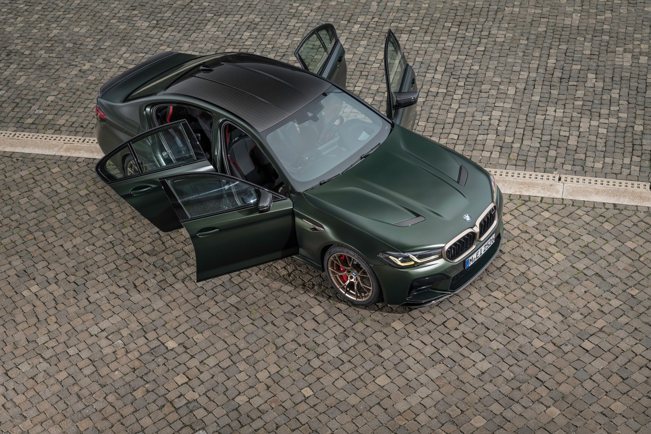 P90411299_lowRes_the-new-bmw-m5-cs-01