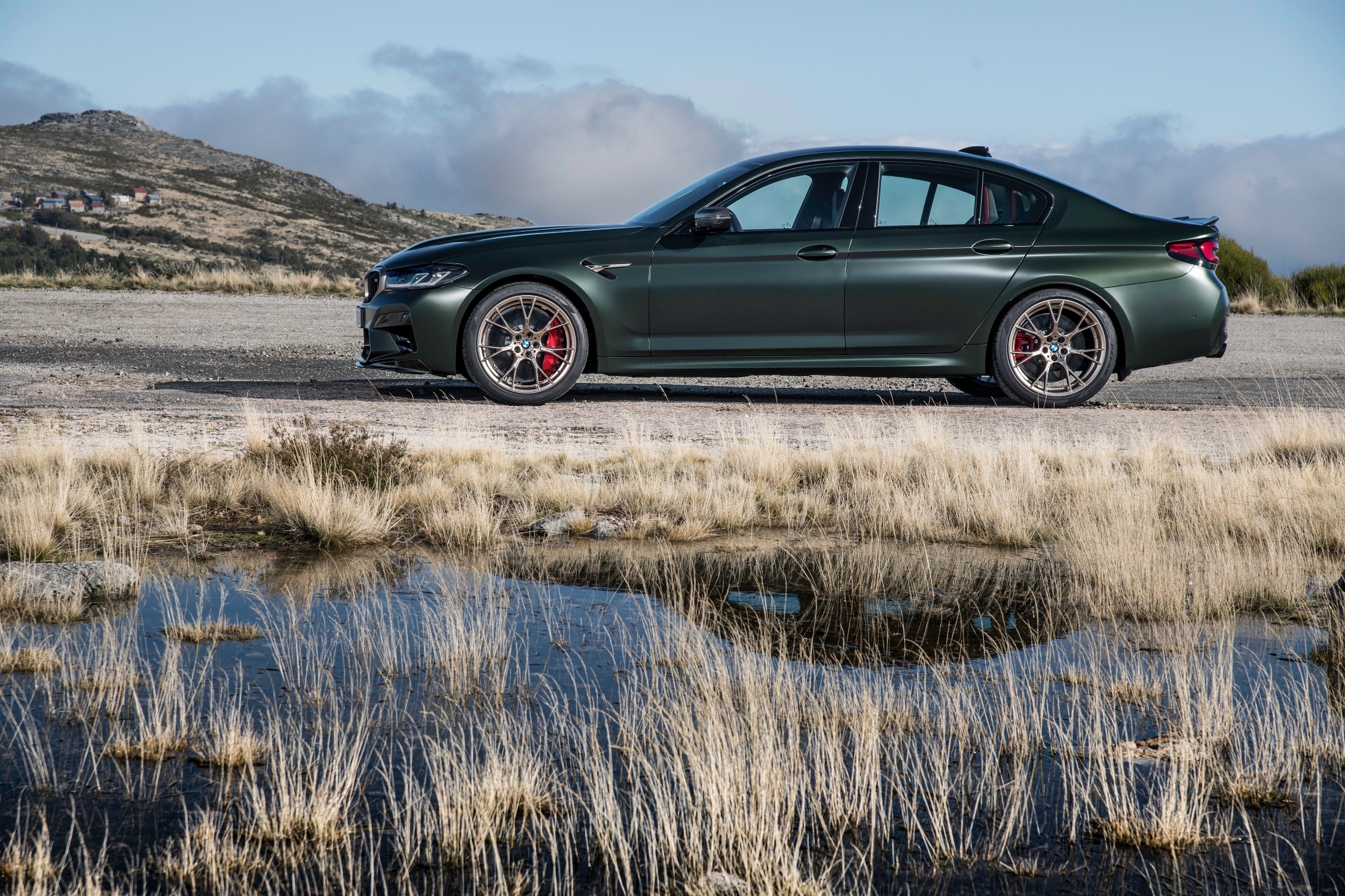 P90411280_lowRes_the-new-bmw-m5-cs-01