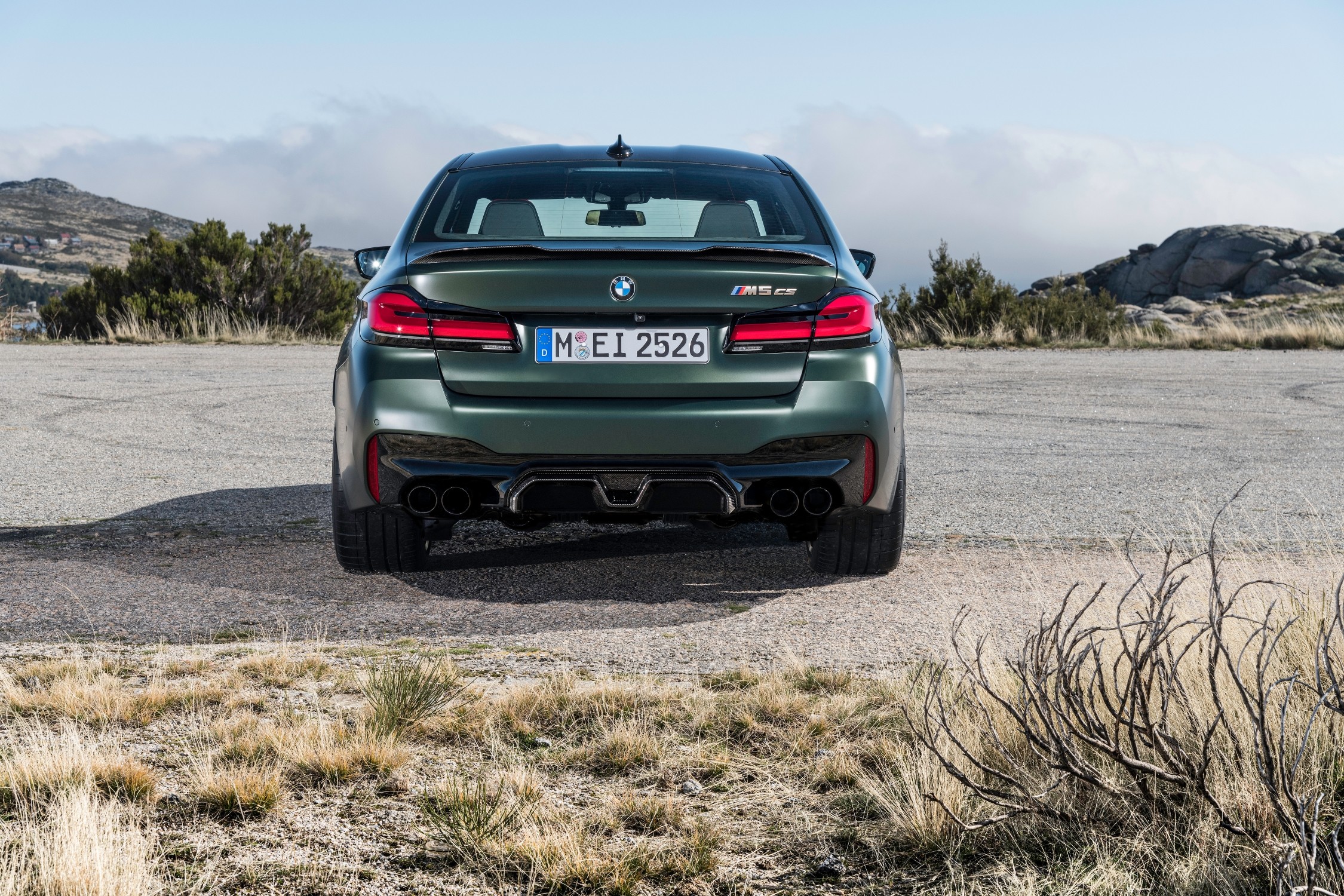 P90411286_lowRes_the-new-bmw-m5-cs-01