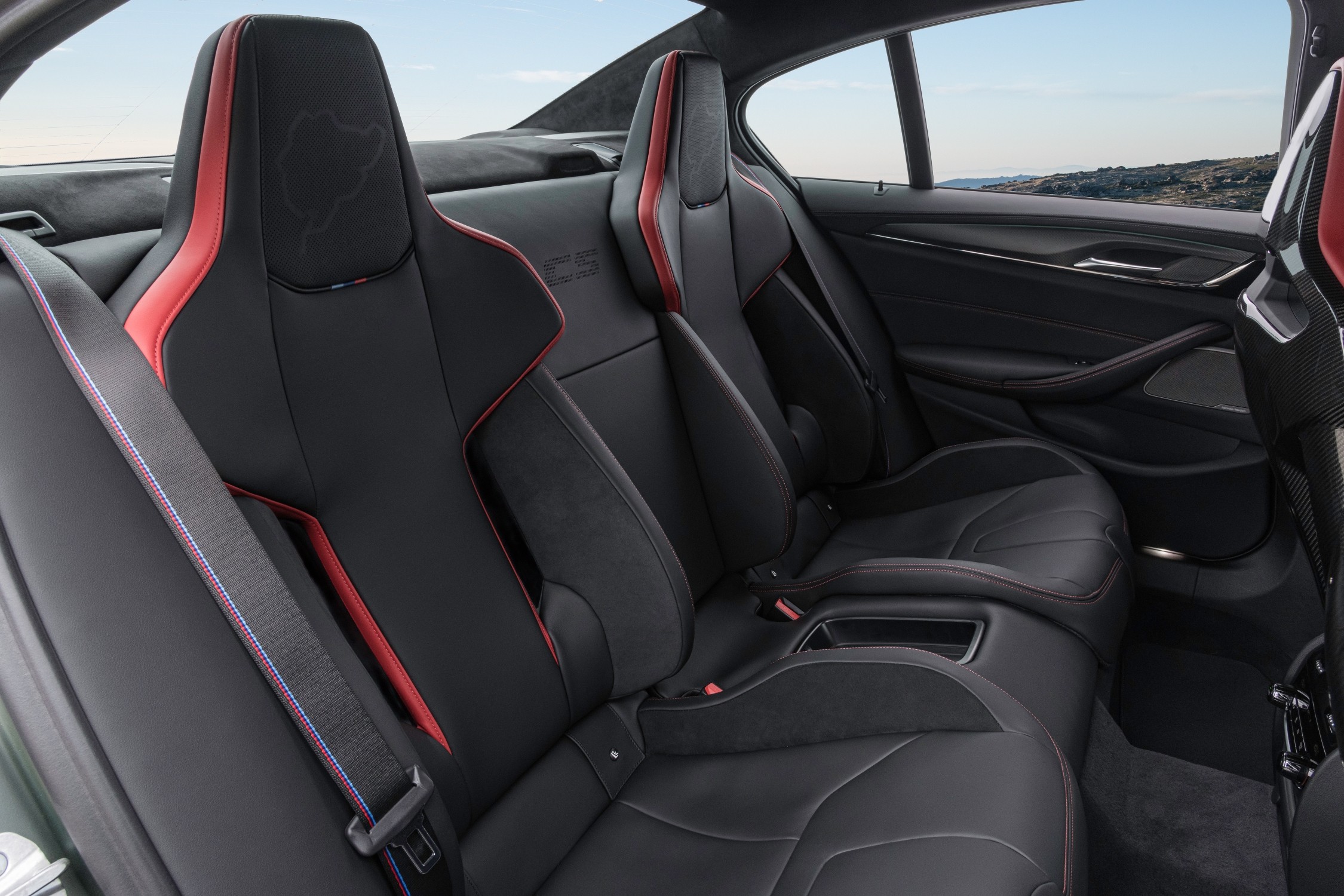 P90411333_lowRes_the-new-bmw-m5-cs-01