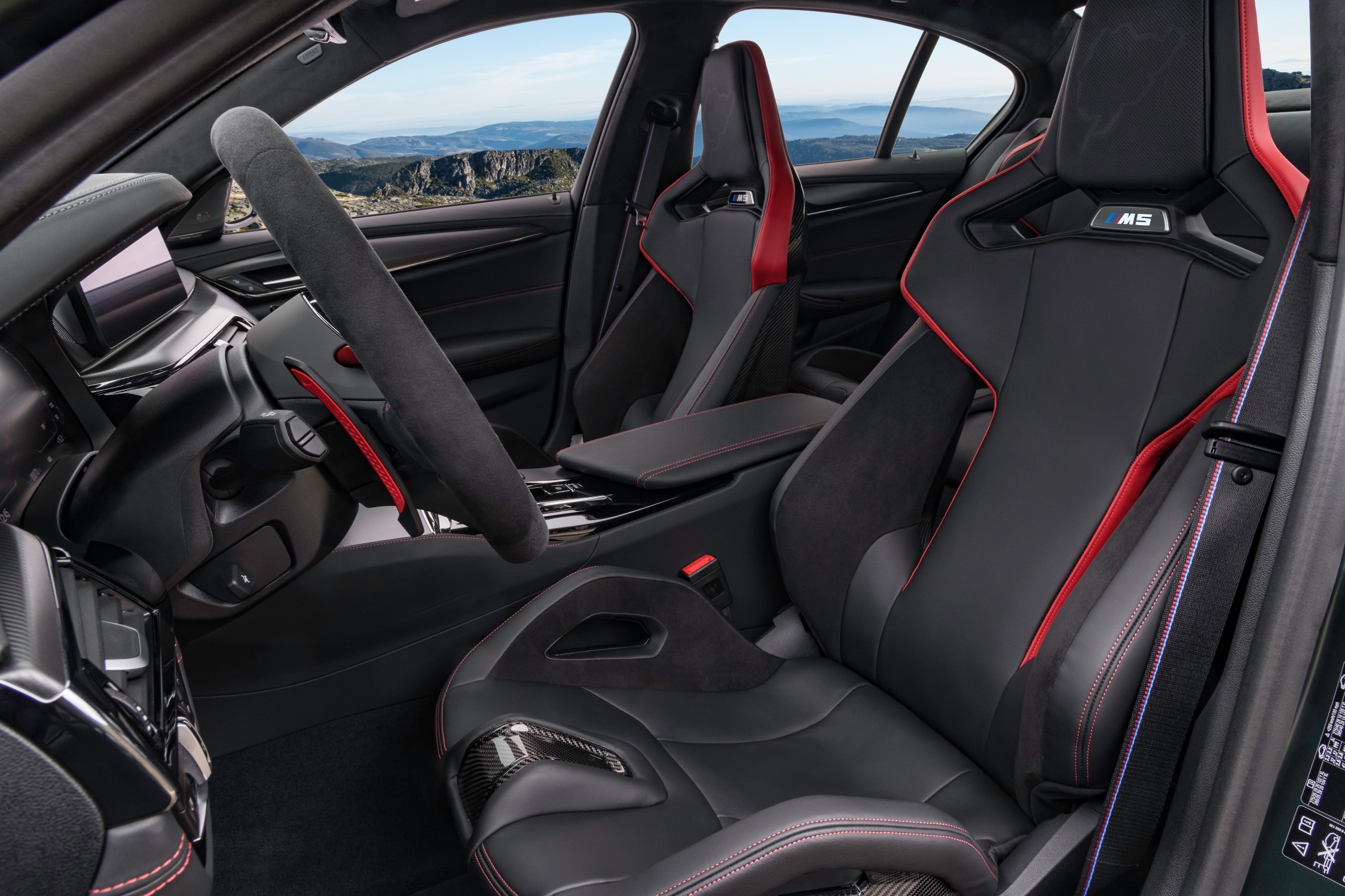 P90411331_lowRes_the-new-bmw-m5-cs-01