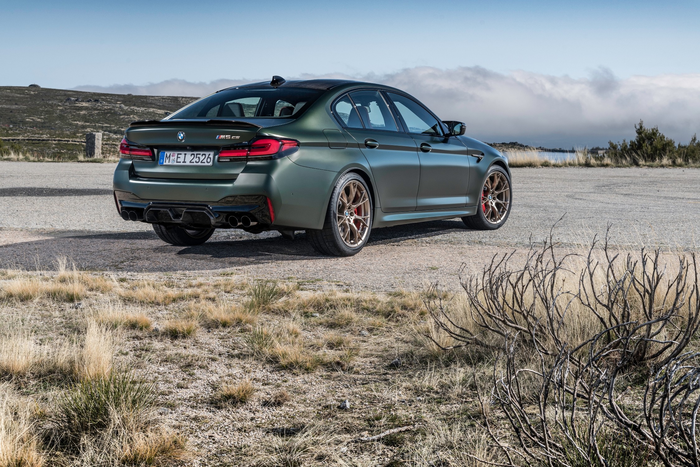 P90411277_lowRes_the-new-bmw-m5-cs-01