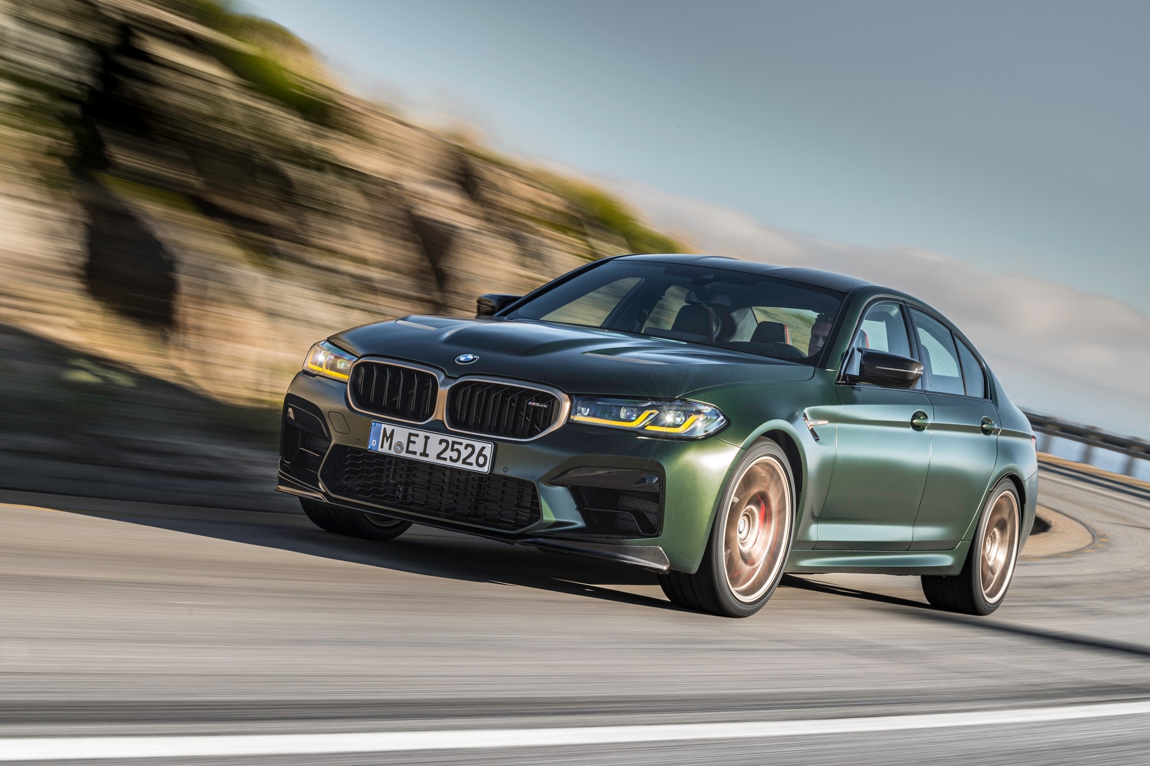P90411238_lowRes_the-new-bmw-m5-cs-sc
