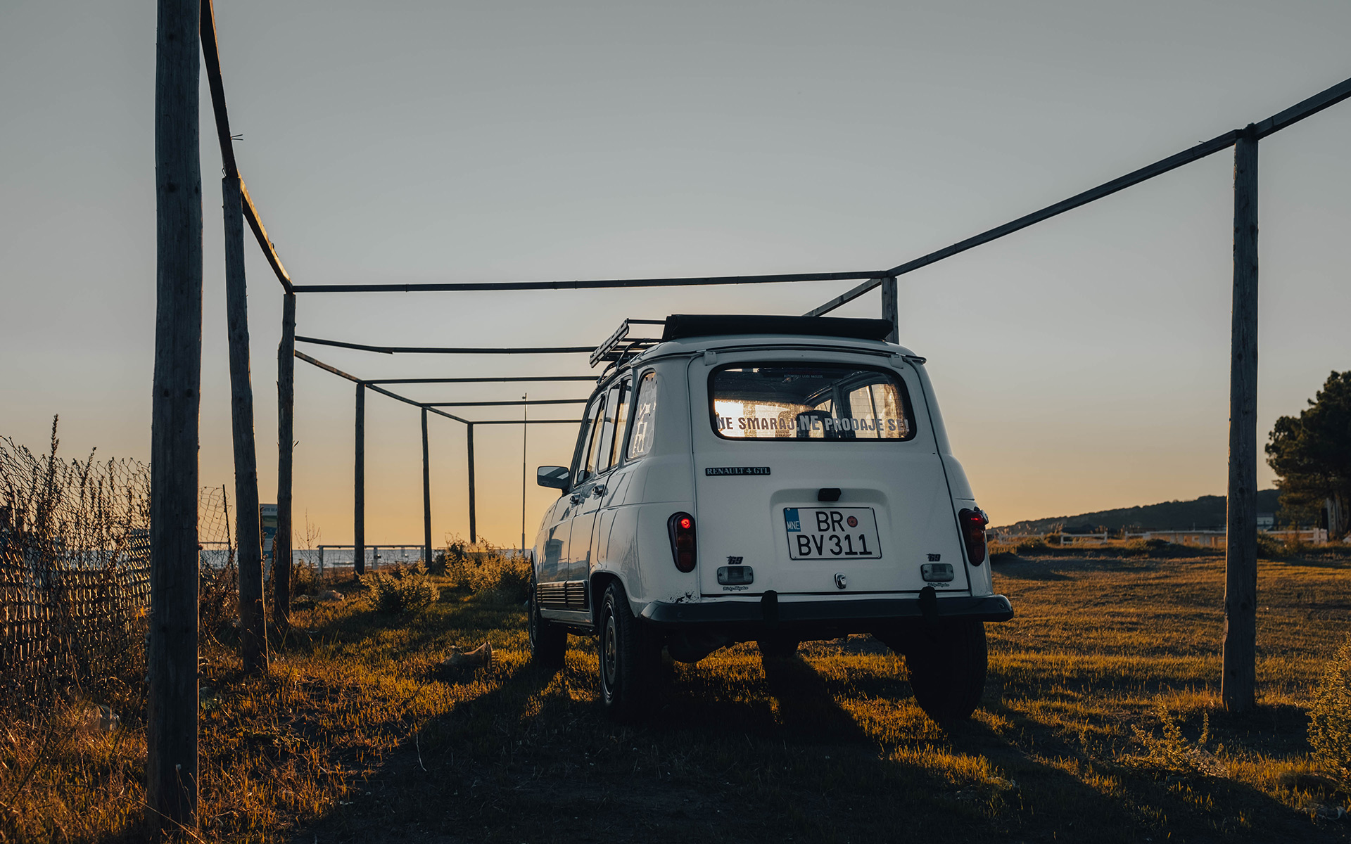 Oldtimer, Renault 4, prosledila Tina Vujanović