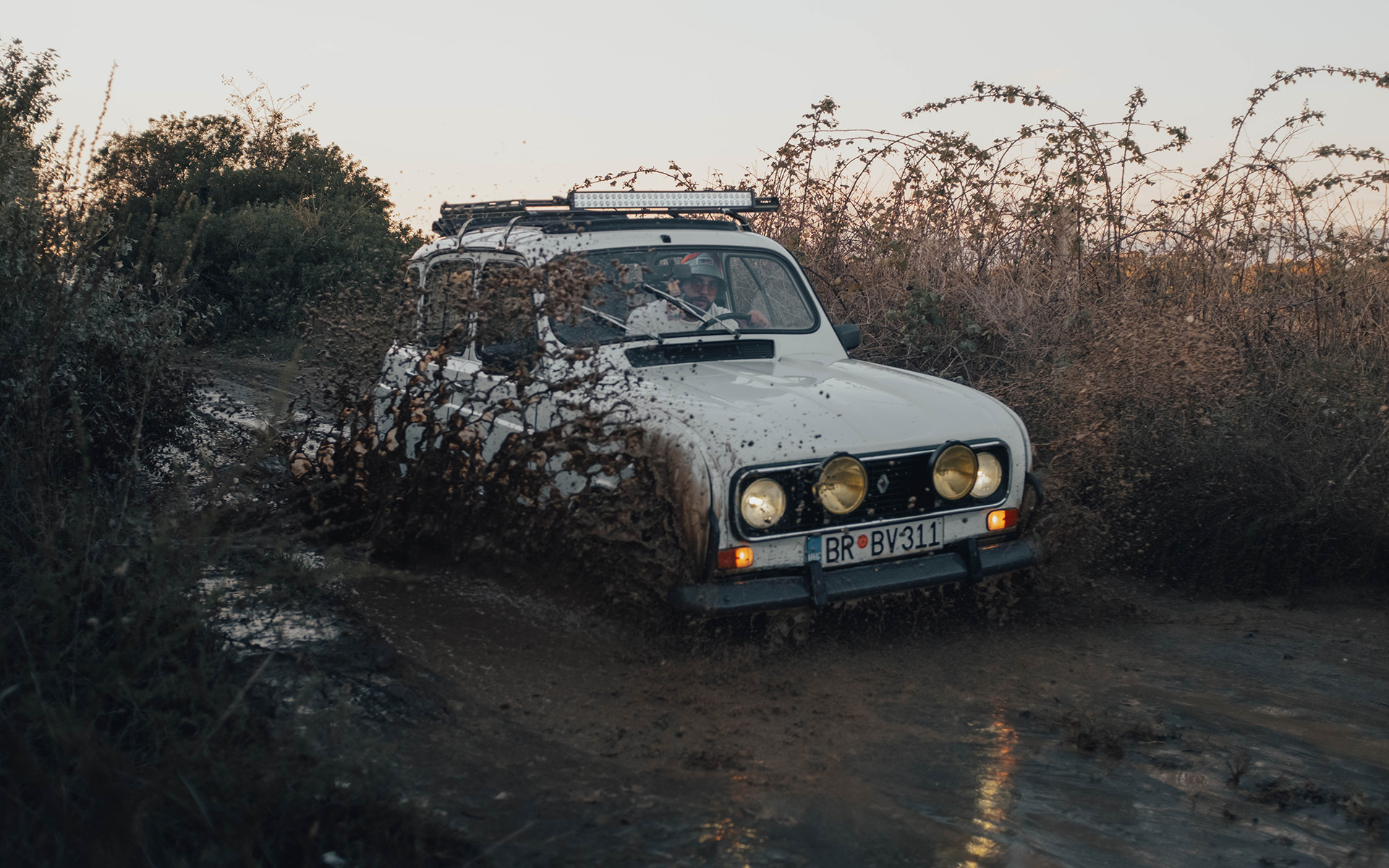Oldtimer, Renault 4, prosledila Tina Vujanović