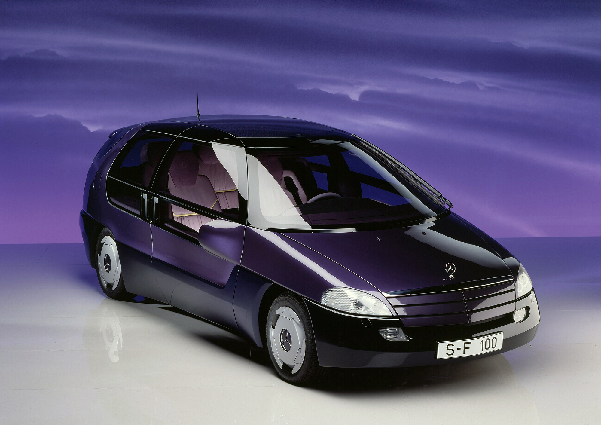 Mercedes-Benz F 100 im Jahr 1991: ein starker Blick in die Zukunft des AutomobilsMercedes-Benz F 100 in 1991 – A powerful glance into the future of the car