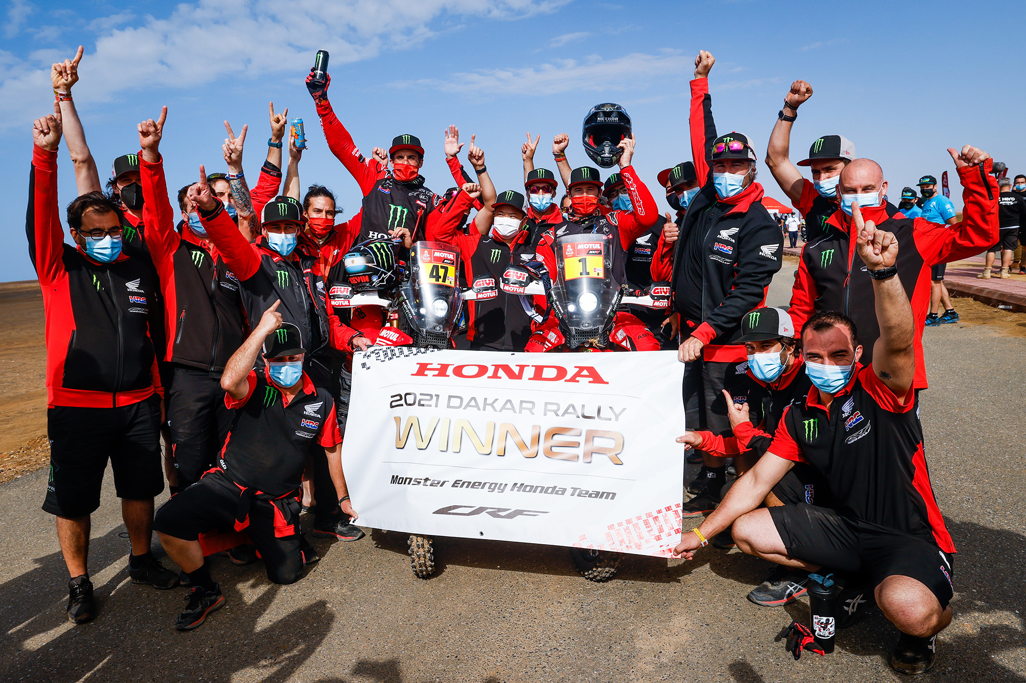 Benavides Kevin (arg), Honda, Monster Energy Honda Team 2021, Motul, Moto, Bike, portrait celebrating with the team during the 12th stage of the Dakar 2021 between Yanbu and Jeddah, in Saudi Arabia on January 15, 2021 - Photo Florent Gooden / DPPI