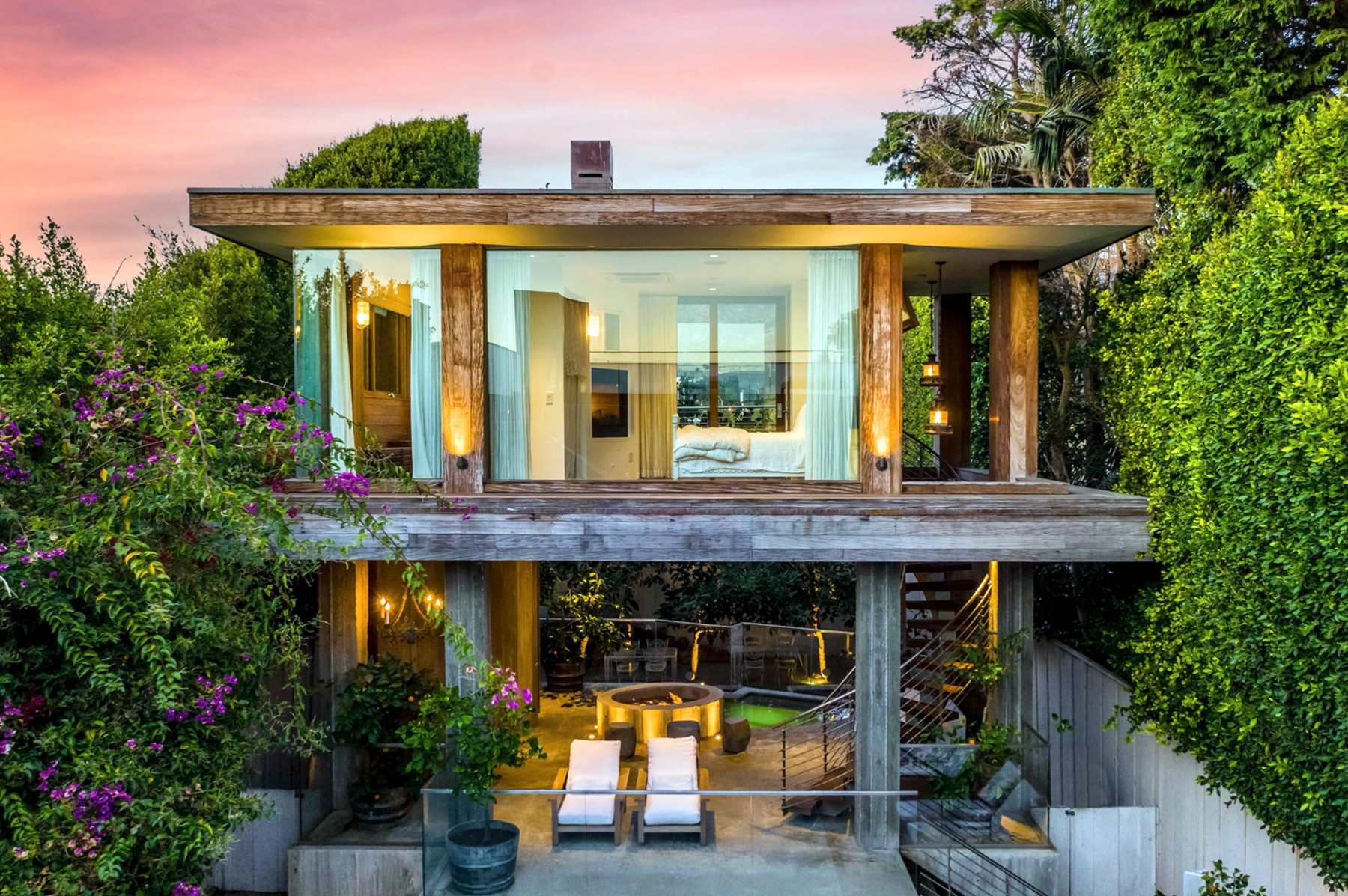 Pamela Anderson Is Selling Her Malibu Home for $ 14.9 Million Dollars