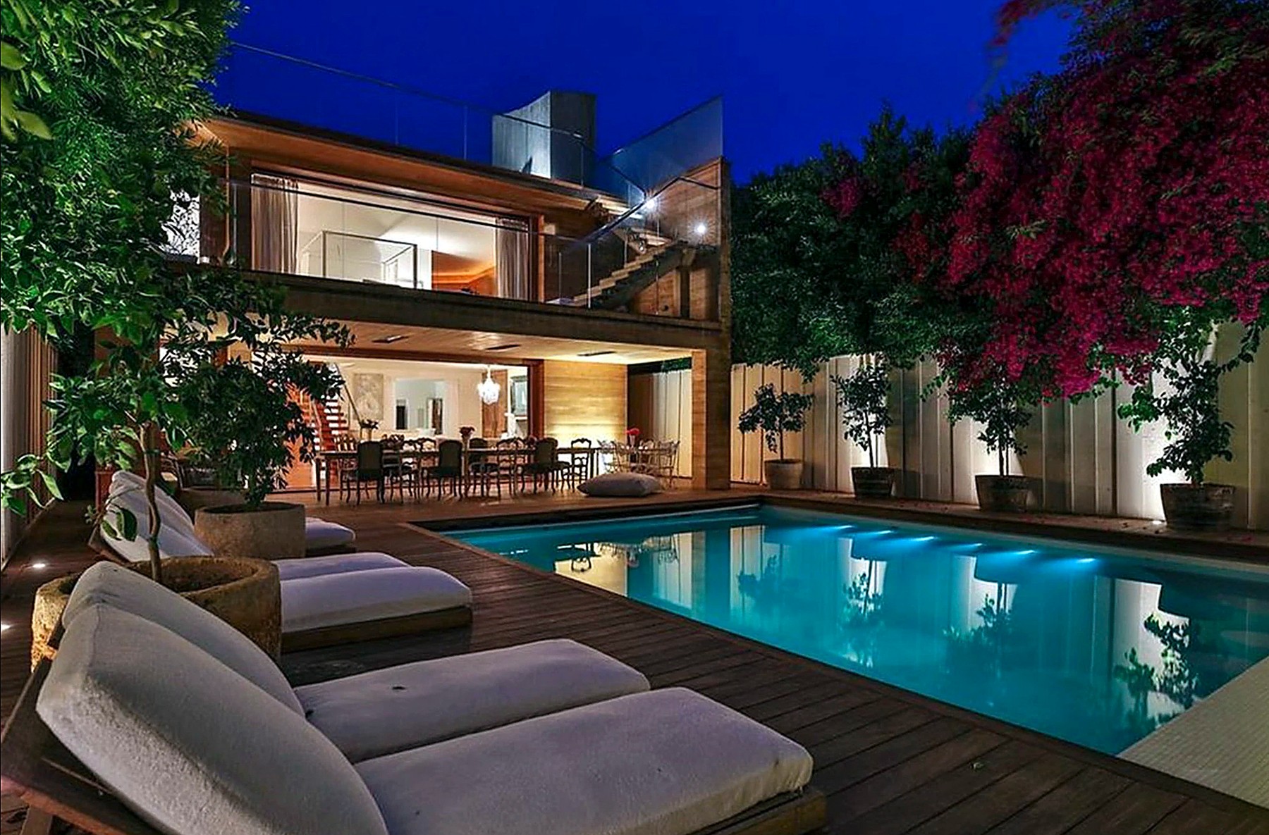 Pamela Anderson Is Selling Her Malibu Home for $ 14.9 Million Dollars