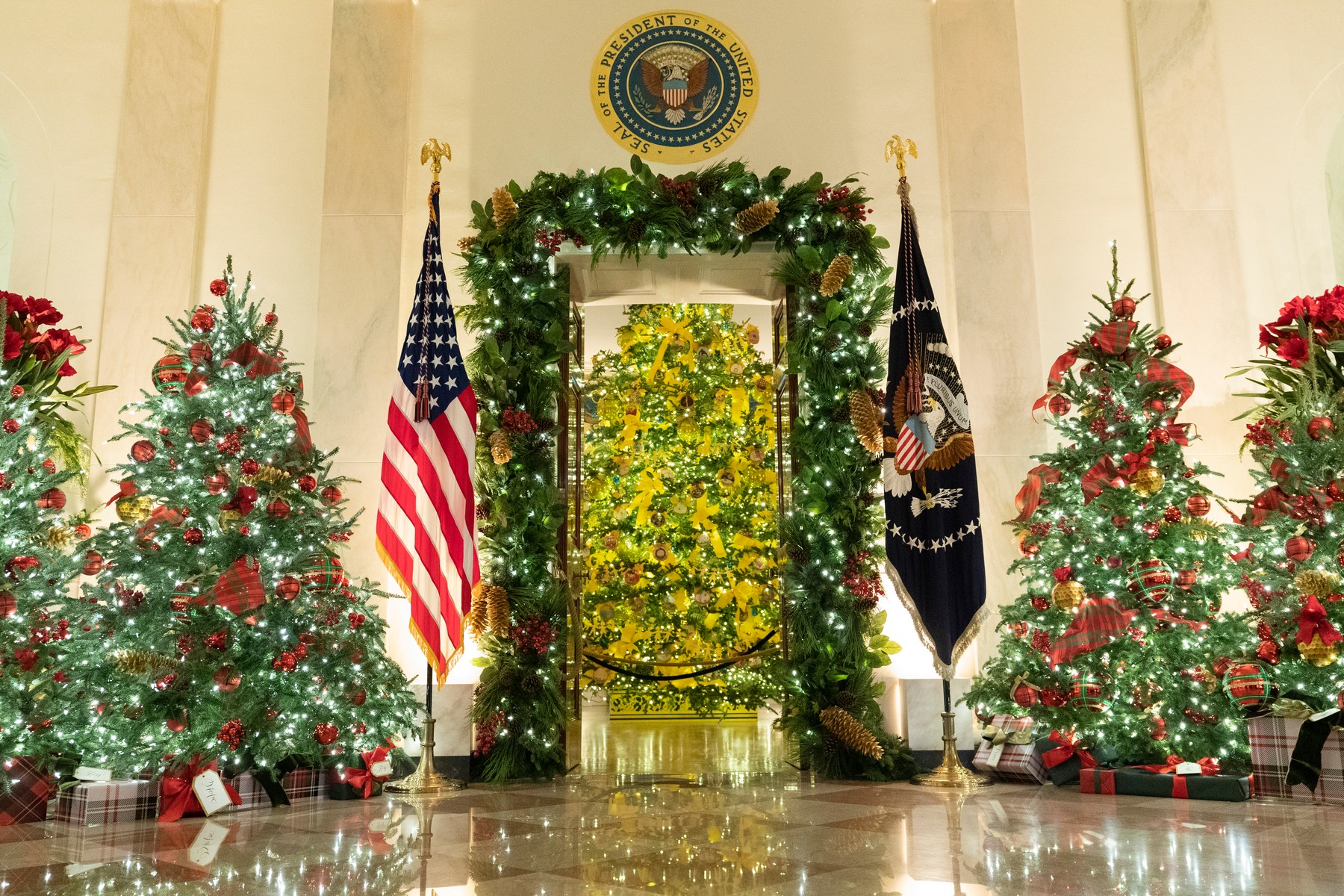 Melania Trump displays the 2020 White House Christmas decorations