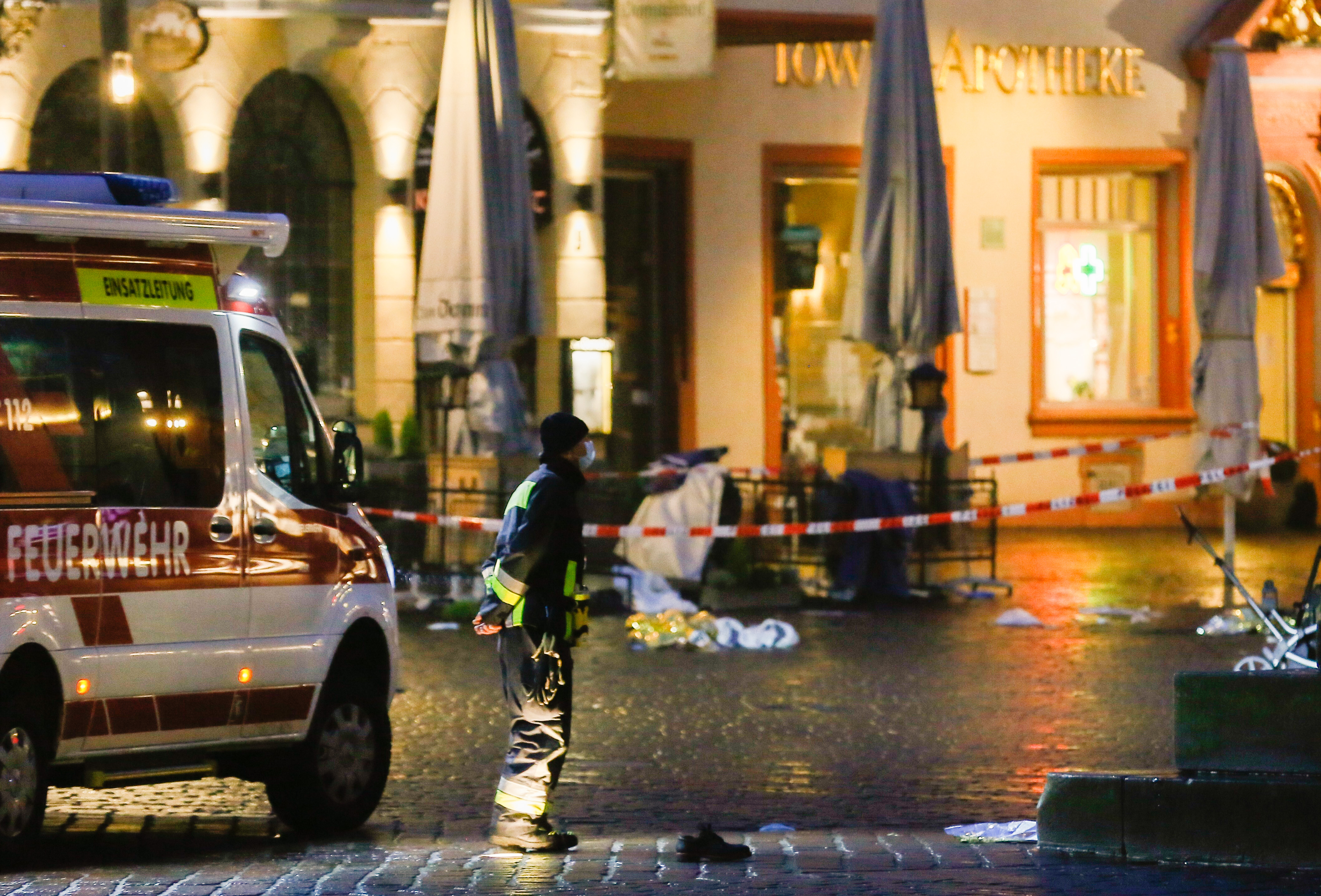 Car hit pedestrians in Trier nemacka nesreca auto pesacka zona