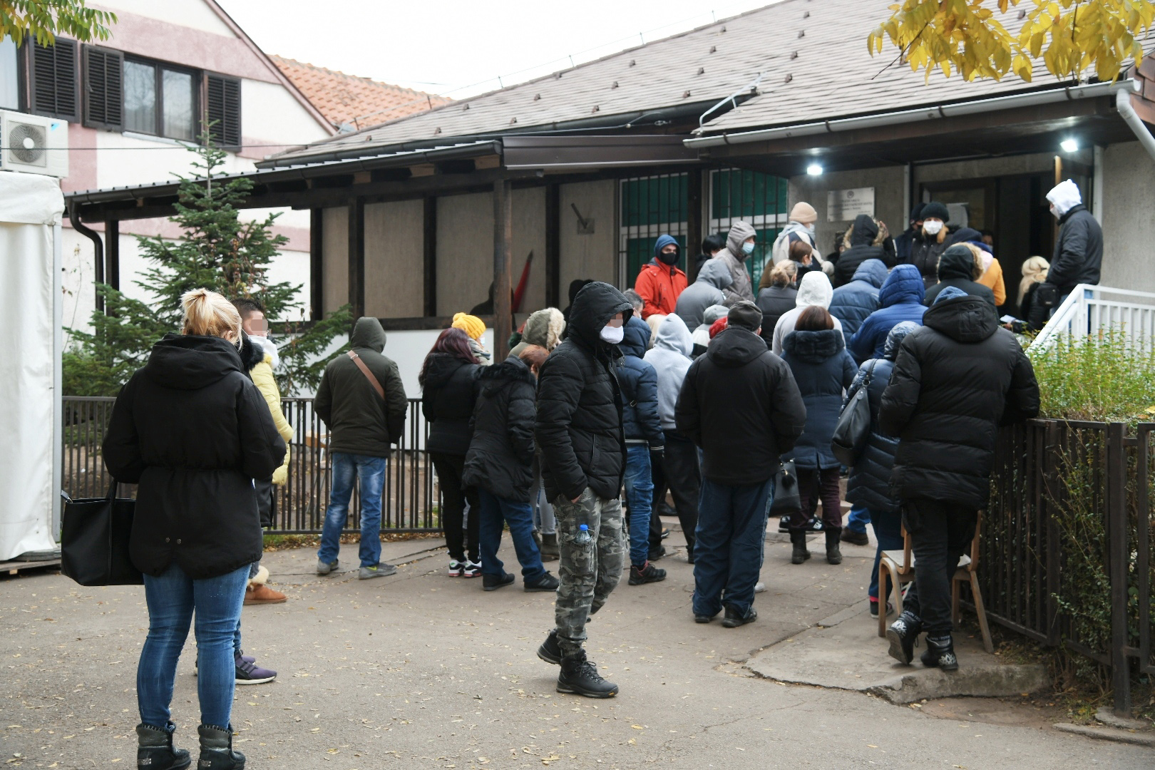 Beograd, 30.11.2020. Koronavirus, Kovid ambulanta Zemun, Dom zdravlja, Korona, Test, testiranje, red, redovi Foto: Nemanja Jovanović/Nova.rs