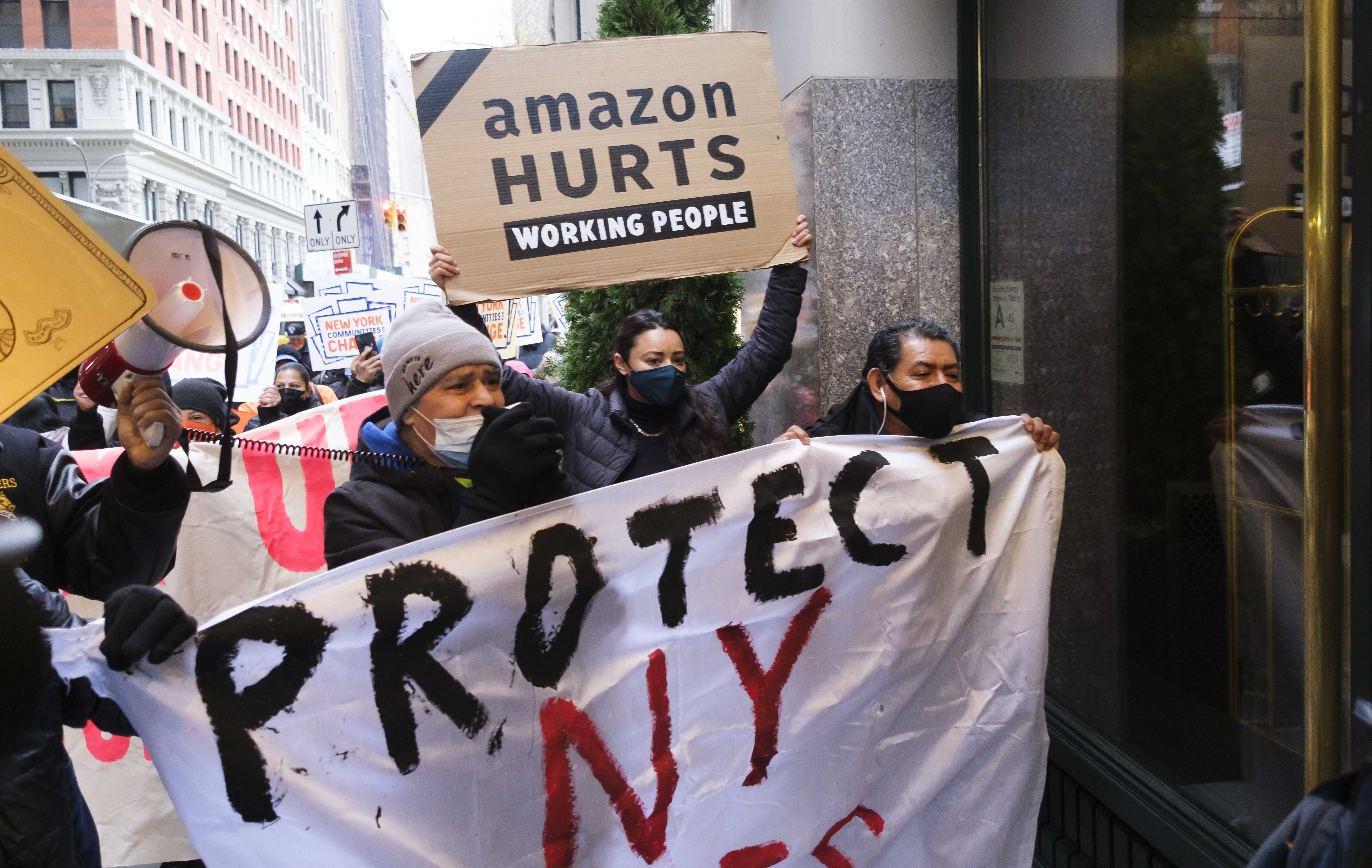 Protest at Amazon CEO Bezos' Apartment in New York protest njujork amazon