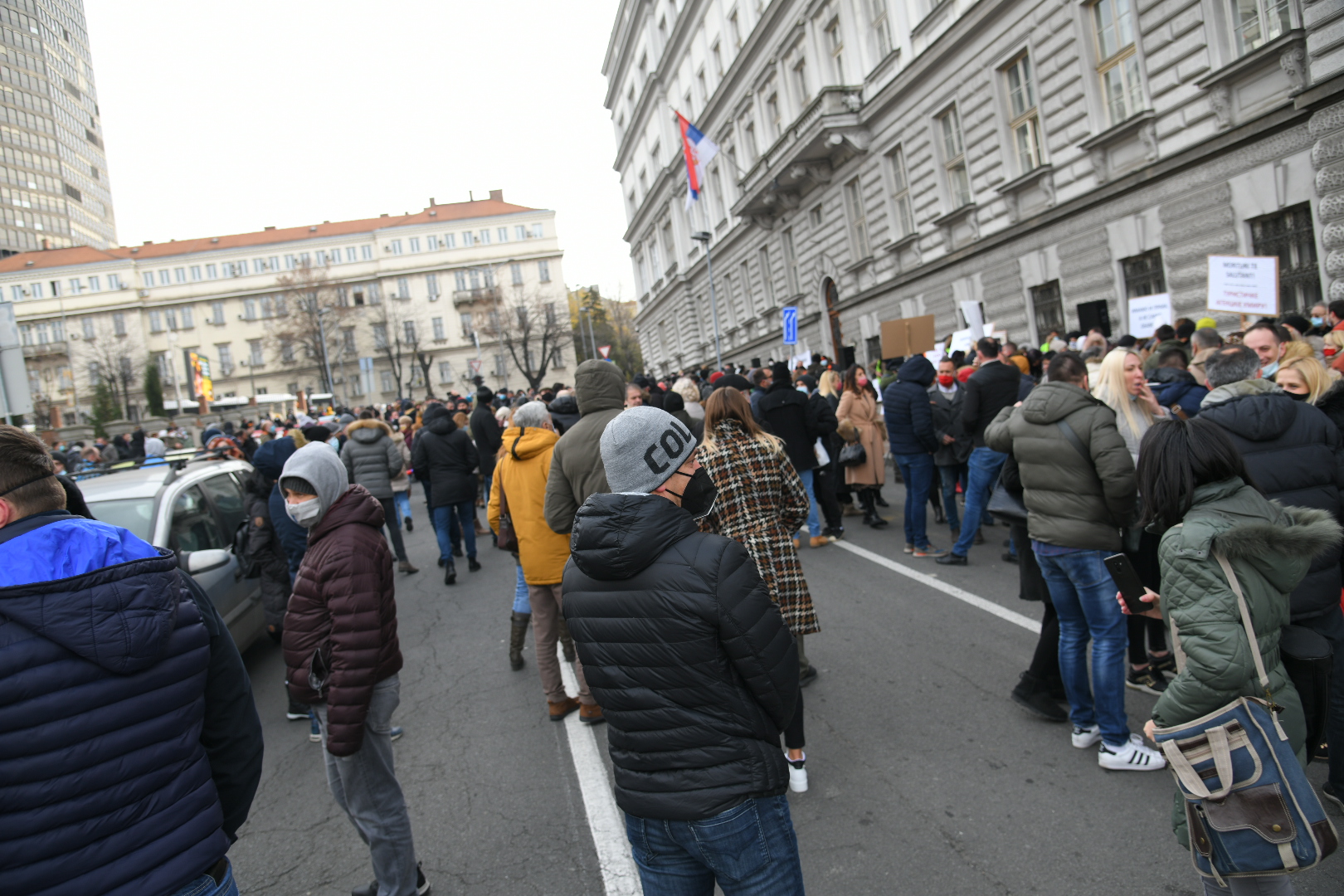 Beograd 02.12.2020. Ministarstvo finansija, protest građana, gradjana ispred zgrade Ministarstva finansija Foto: Nemanja Jovanović/Nova.rs