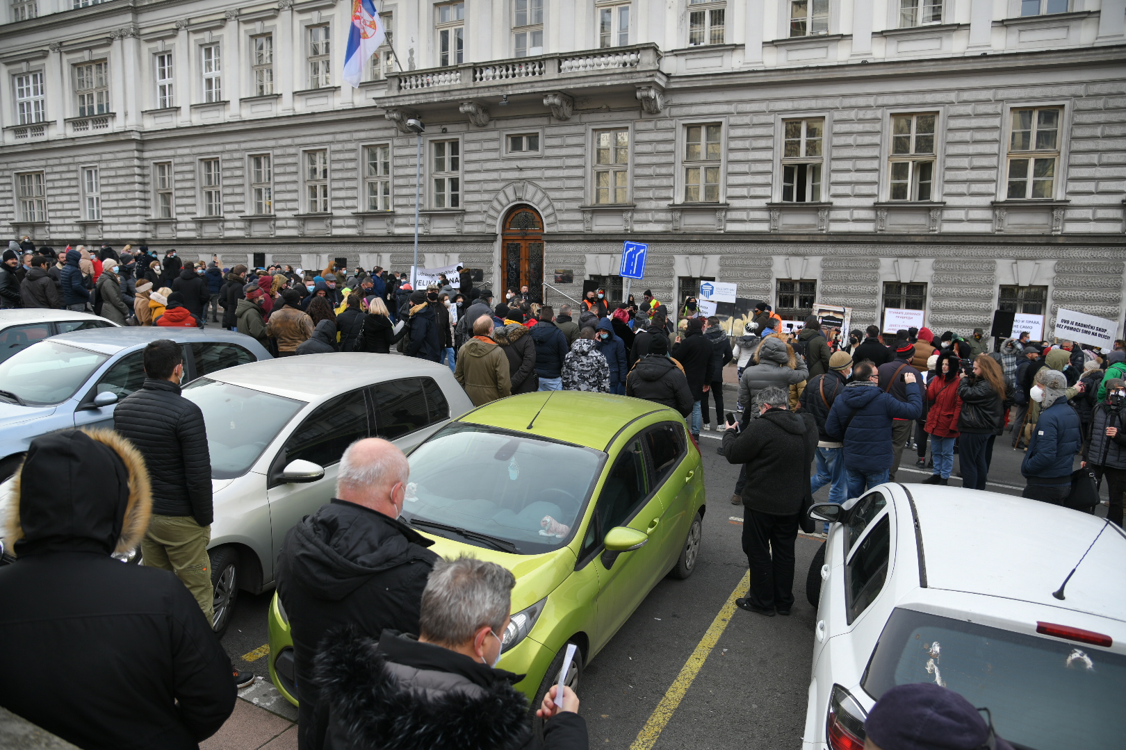 Beograd 02.12.2020. Ministarstvo finansija, protest građana, gradjana ispred zgrade Ministarstva finansija Foto: Nemanja Jovanović/Nova.rs