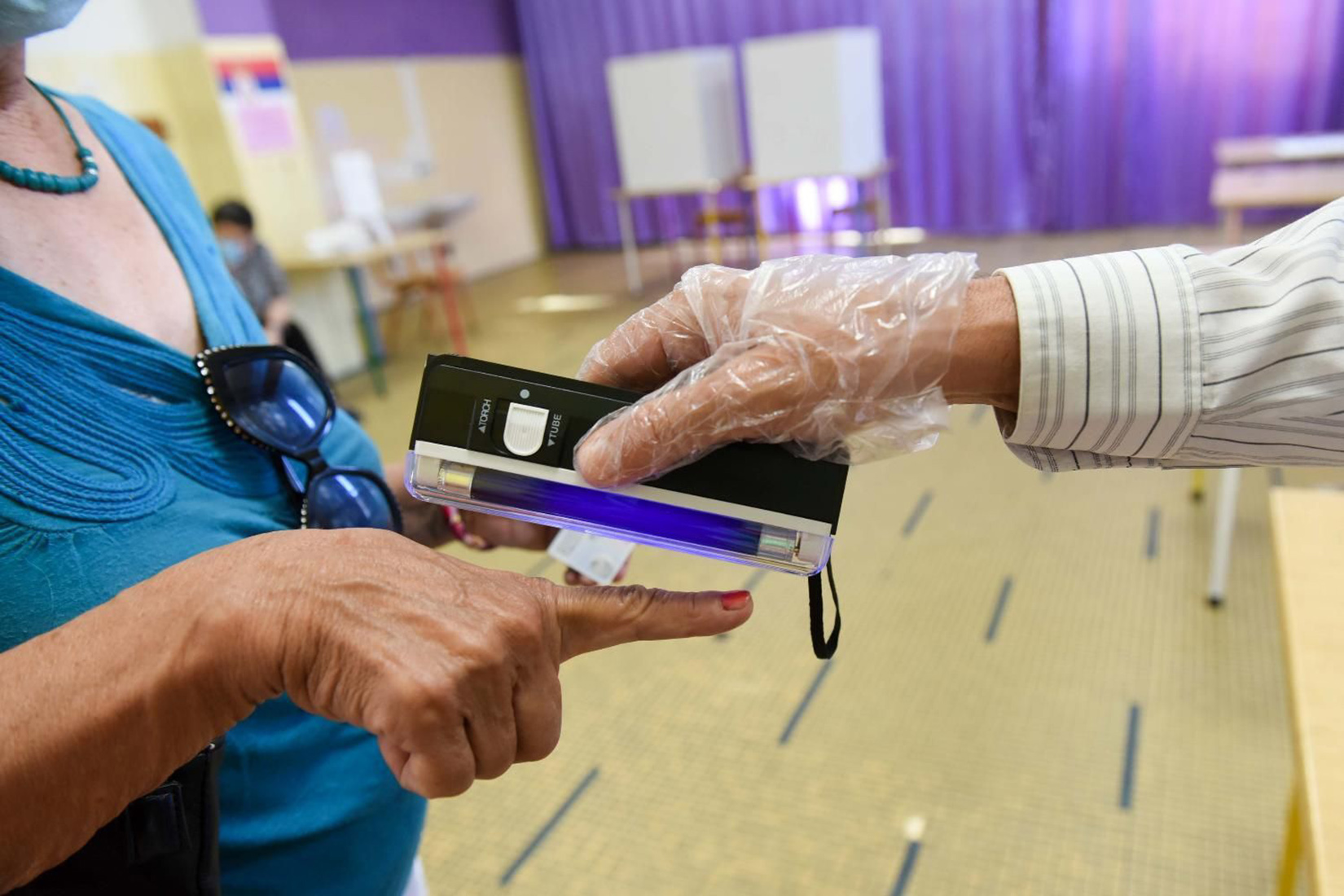 Mesto: Beograd
Datum: 01.07.2020
Dogadjaj: POLITIKA - biraèko mnesto na Novom Beogradu, jedno od 234 širom Srbije, na kom je ponovljeno glasanje za poslanike Skupštine Srbije
Licnosti: