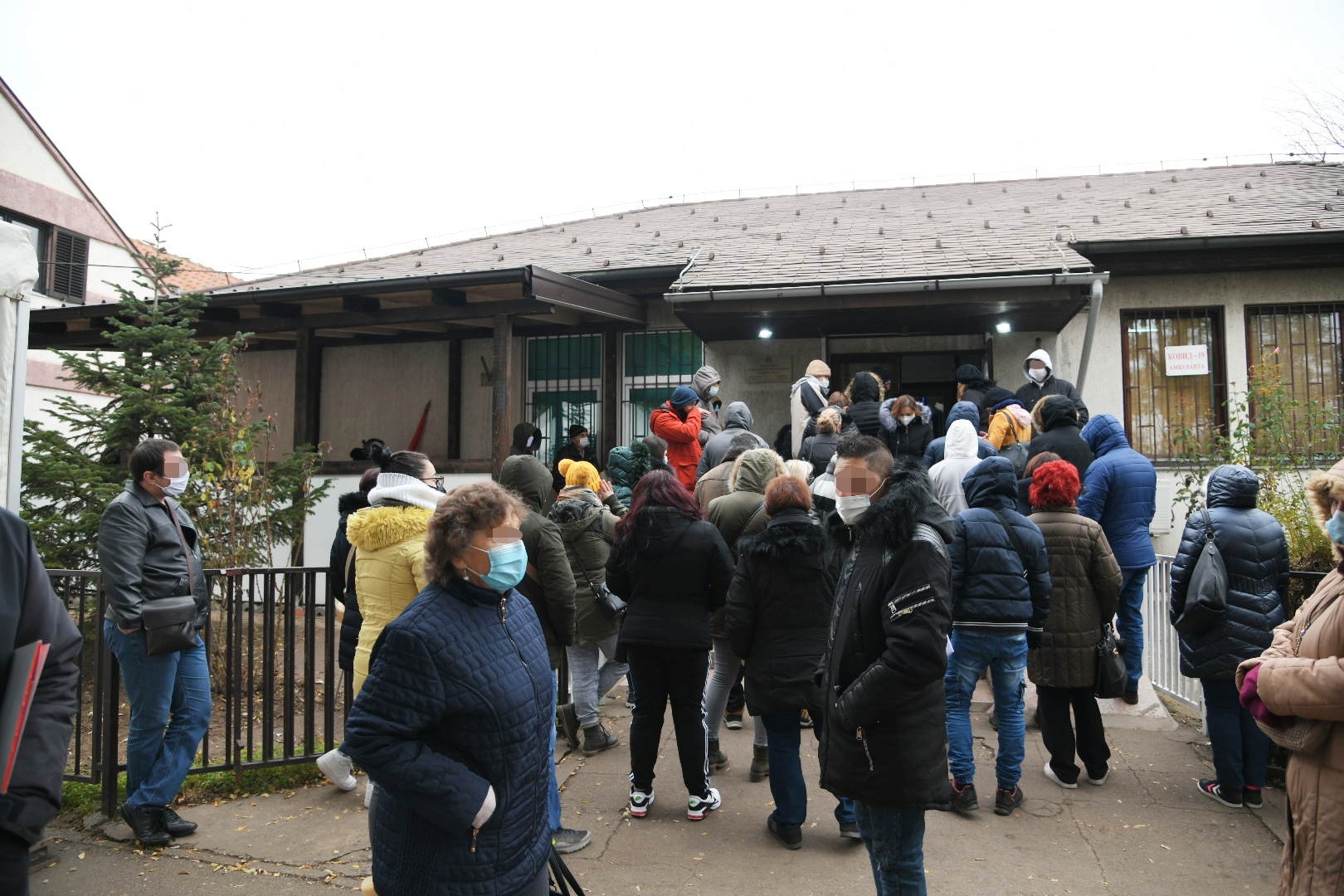 Beograd, 30.11.2020. Koronavirus, Kovid ambulanta Zemun, Dom zdravlja, Korona, Test, testiranje, red, redovi Foto: Nemanja Jovanović/Nova.rs