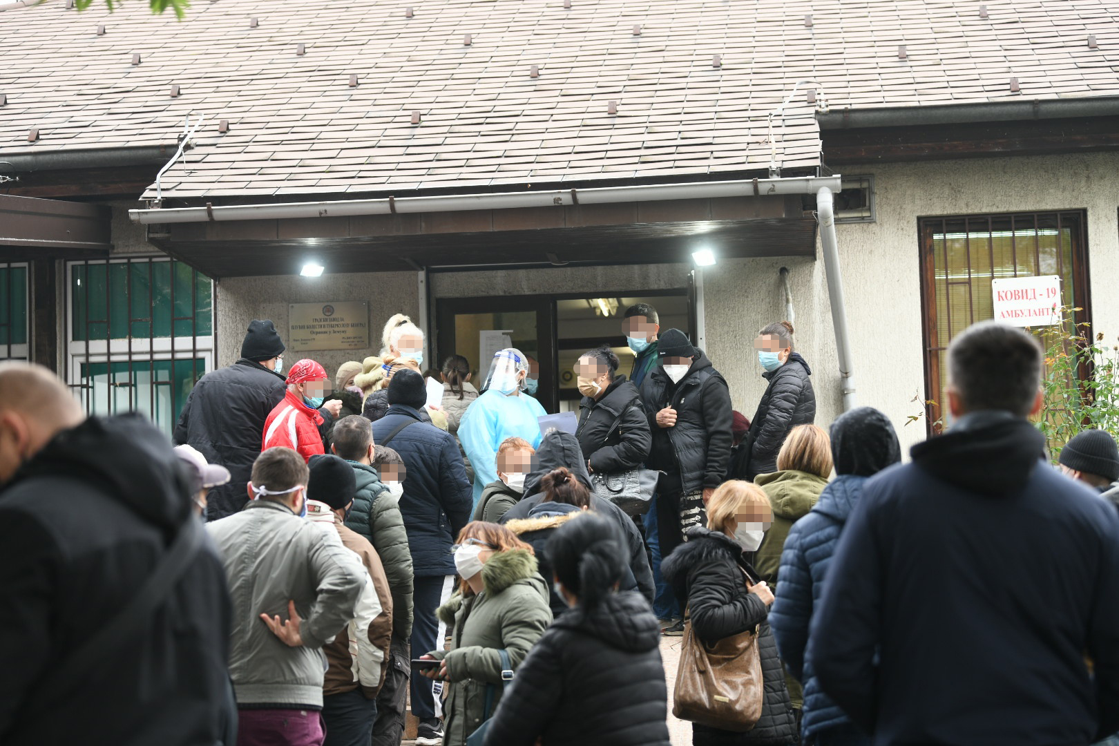 Beograd 18.11.2020. Gradski zavod za plućne bolesti i tuberkulozu, ogranak Zemun, kovid ambulanta, pacijenti, čekanje, koronavirus, kovid, covid Foto: Vesna Lalić/Nova.rs