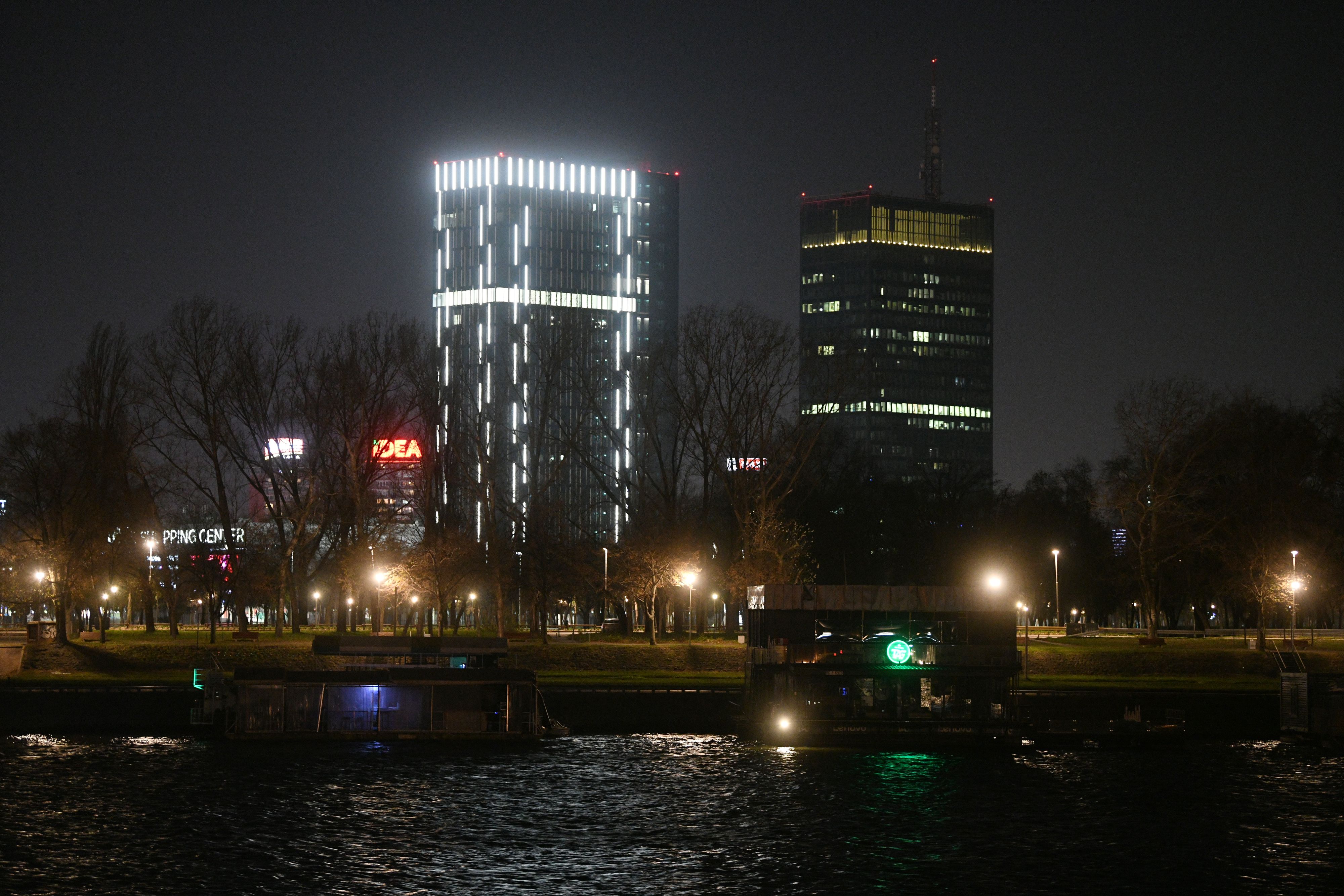 Beograd, 4.12.2020. Pust grad, koronavirus, veče, zatvoreni restorani i tržni centri, noć, Ušće, reka Foto: Filip Krainčanić/Nova.rs