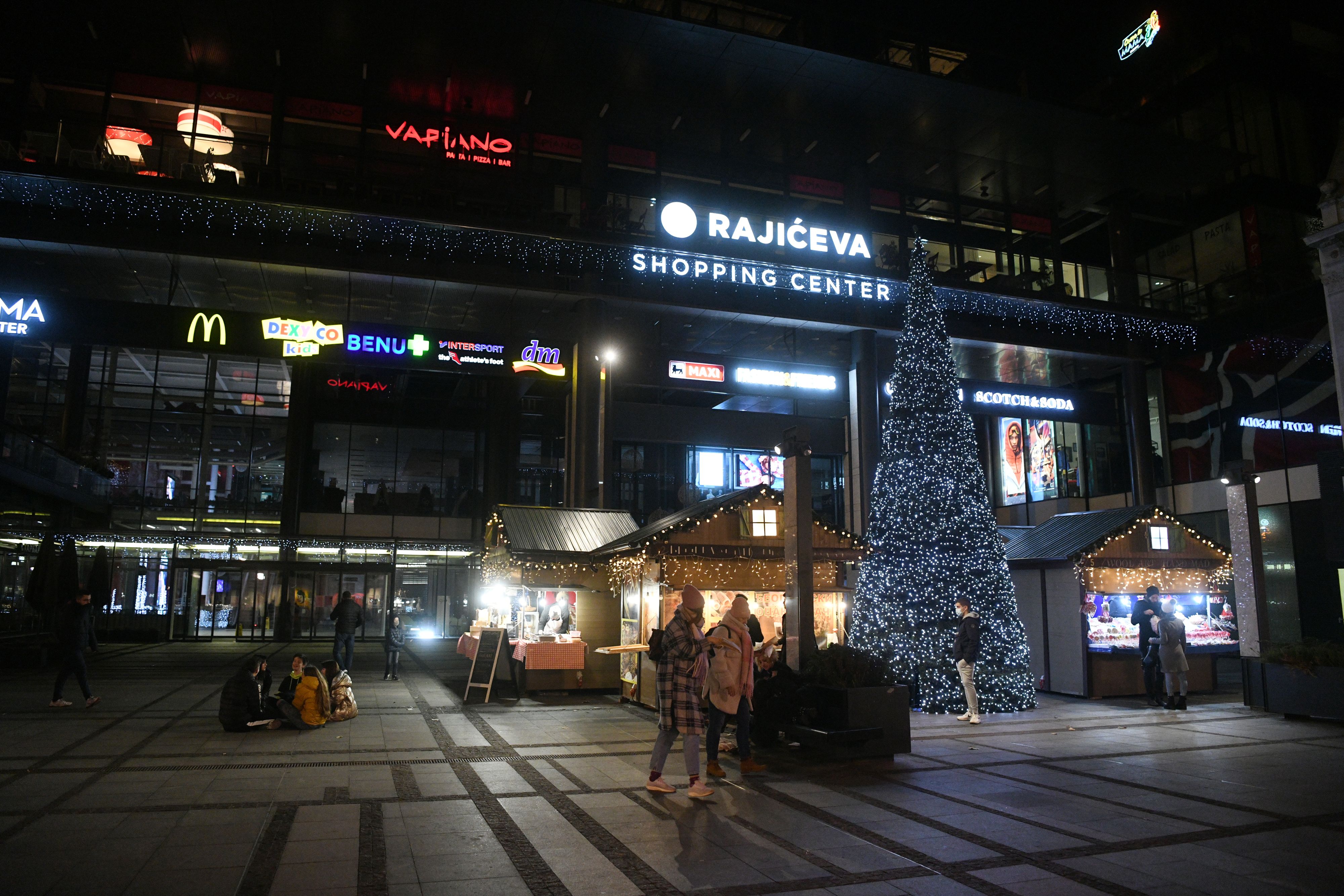 Beograd, 4.12.2020. Pust grad, koronavirus, veče, zatvoreni restorani i tržni centri, noć, Rajićeva Foto: Filip Krainčanić/Nova.rs