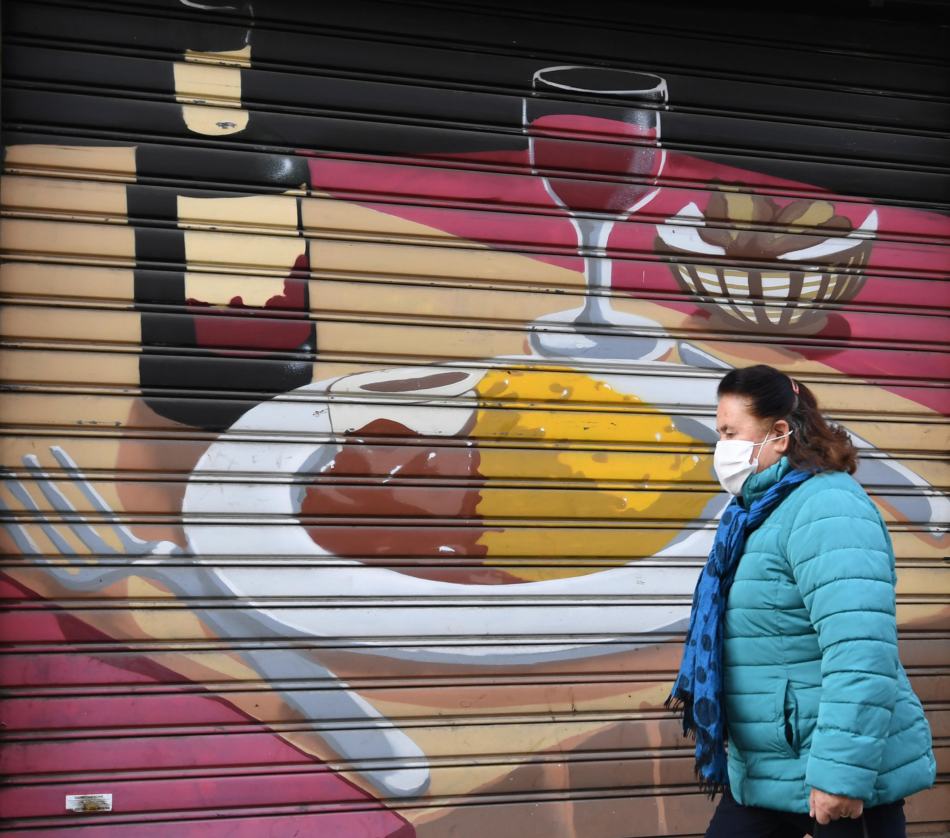 Lombardy region goes from red to orange covid restrictions italija koronavirus