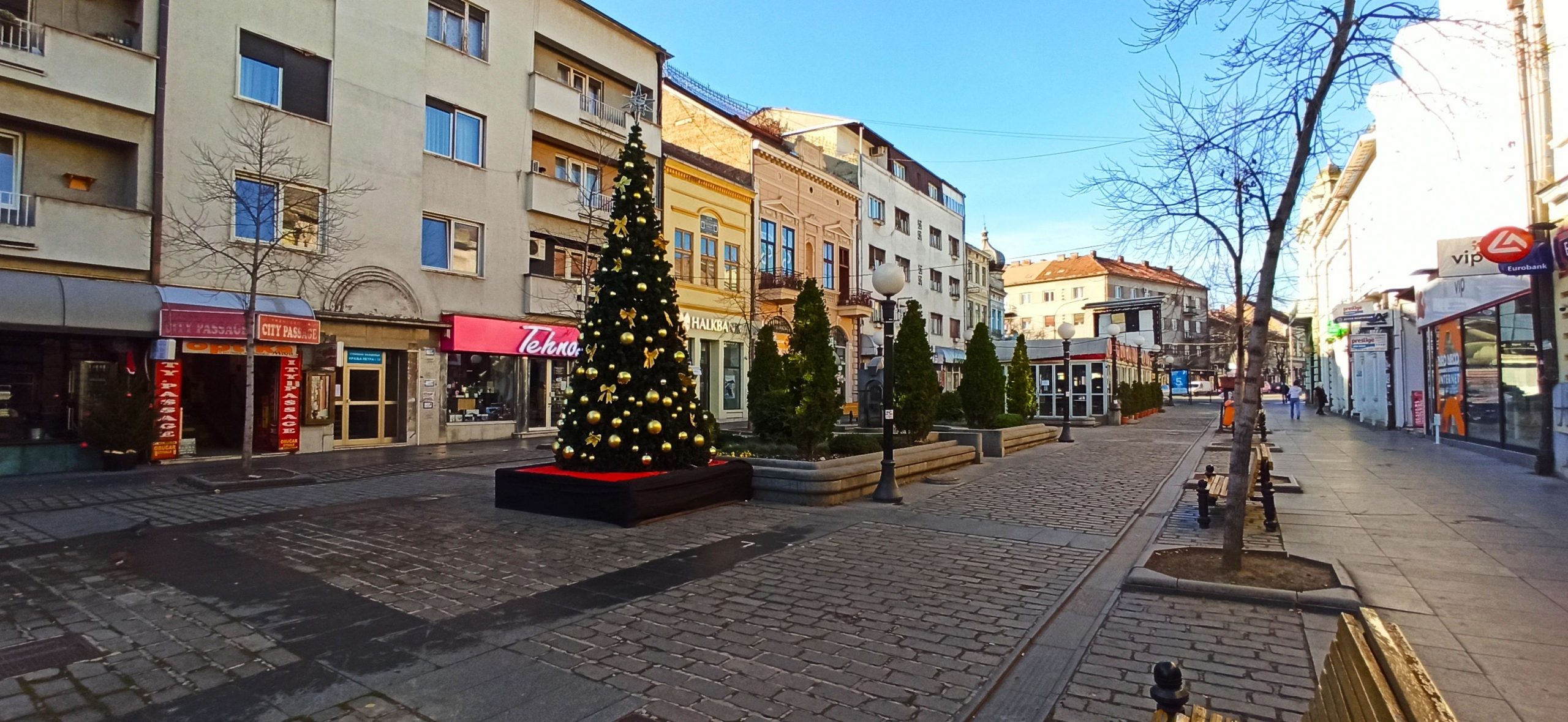 Kragujevac 05. decembar 2020. Vikend karantin, stanje u gradu tokom poostrenih mera u suzbijanju koronavirusa, zatvoreni objekti ugostiteljski objekti prazne ulice Foto:Aleksandra Petrović/Nova.rs