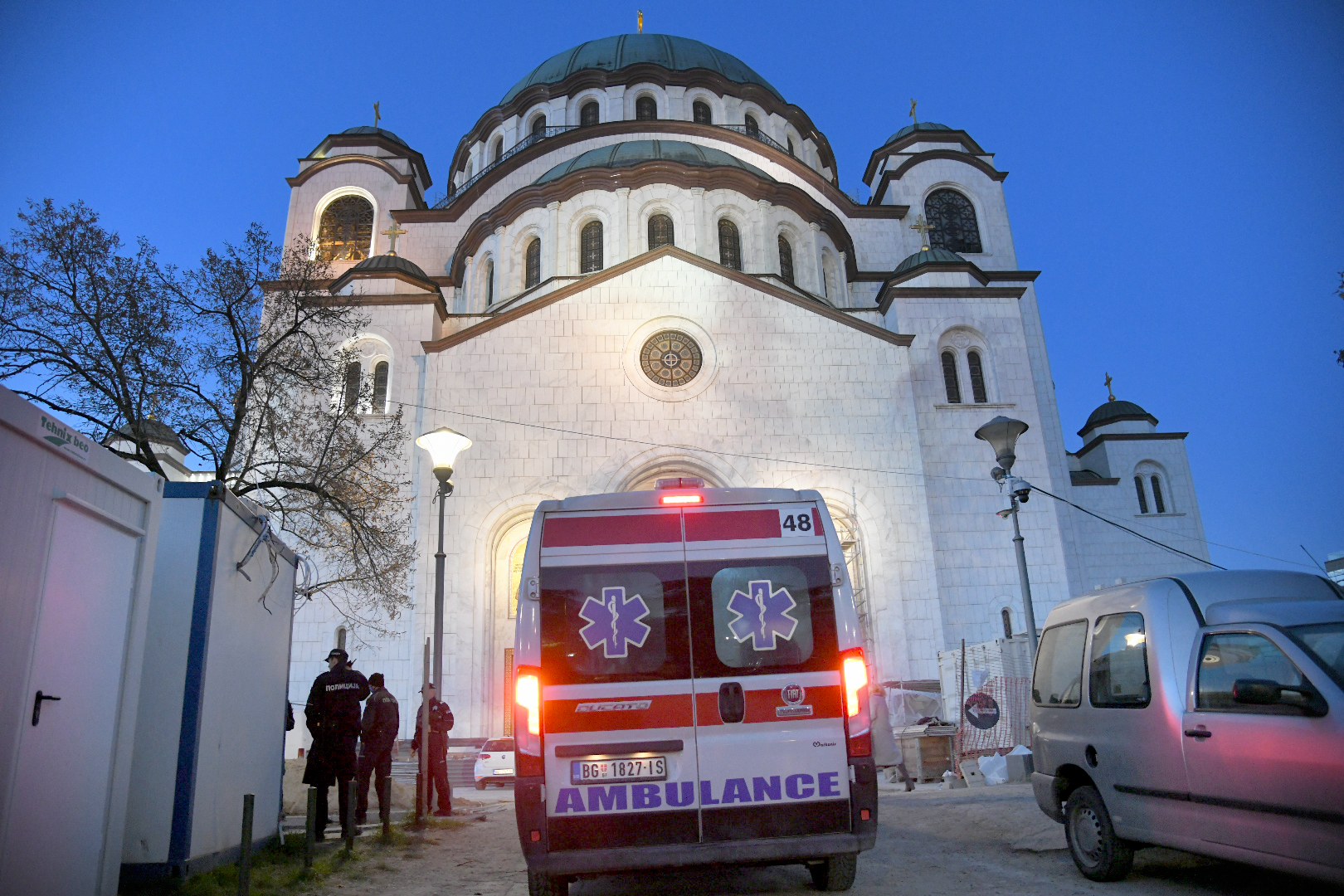 Hronika, zena skocila sa skele, Hram Svetog Save