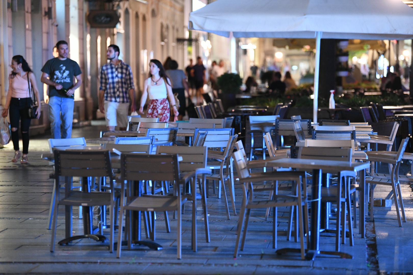 Beograd 04.07.2020. Noć u Beogradu, kafana, kafane, restoran, restorani, kafić, kafići, klubovi, klub, koronavirus Foto: Vesna Lalić/Nova.rs