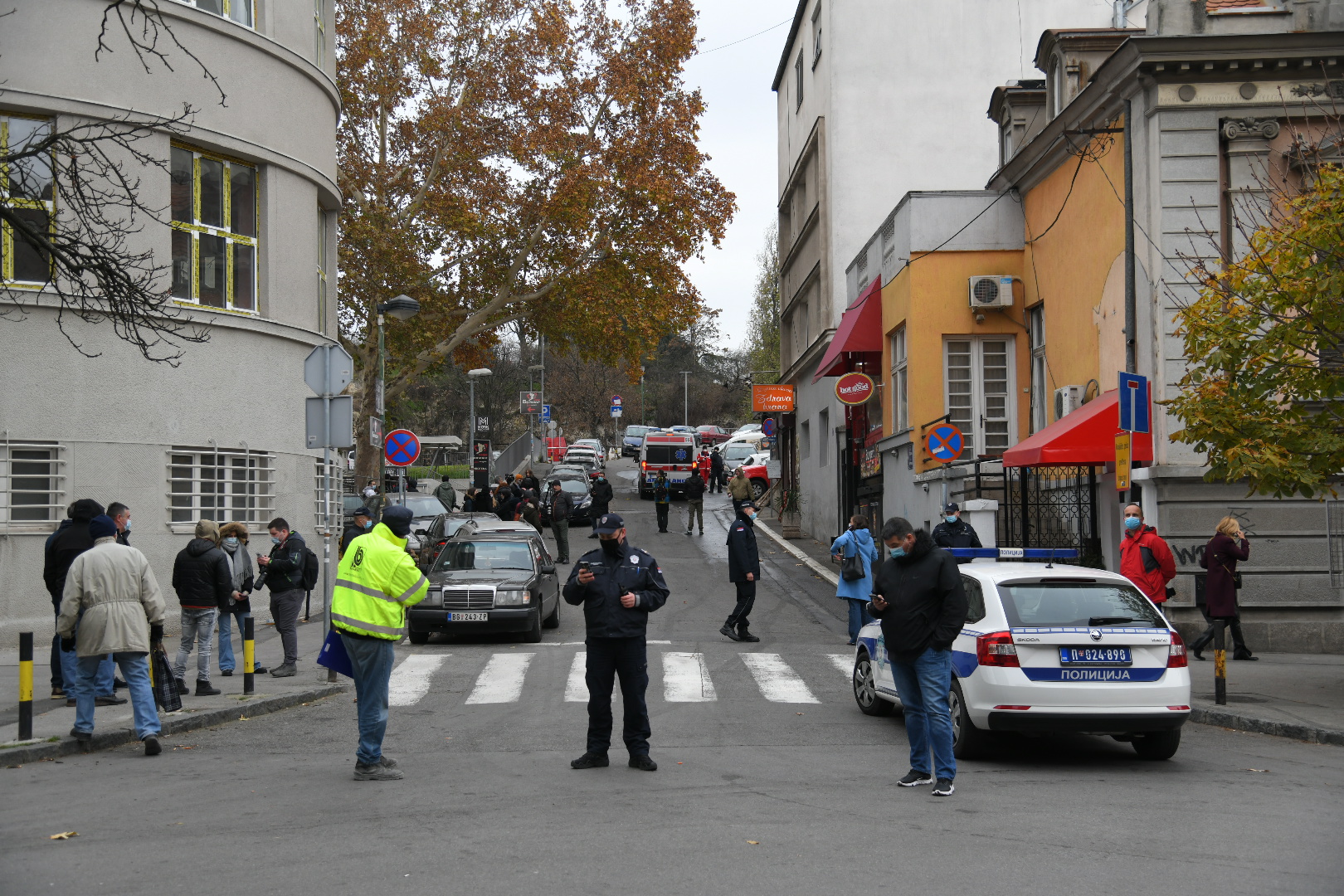 Beograd 04.12.2020. Eksplozija, Aberdareva ulica, Ilije Garašanina, RTS, eksplodirao auto, plinska boca, hitna pomoć, ambulantna kola, policija Foto: Nemanja Jovanović/Nova.rs