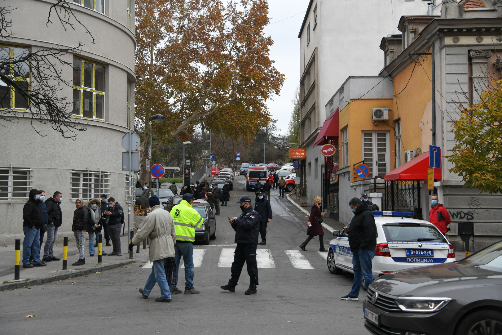 Beograd 04.12.2020. Eksplozija, Aberdareva ulica, Ilije Garašanina, RTS, eksplodirao auto, plinska boca, hitna pomoć, ambulantna kola, policija Foto: Nemanja Jovanović/Nova.rs