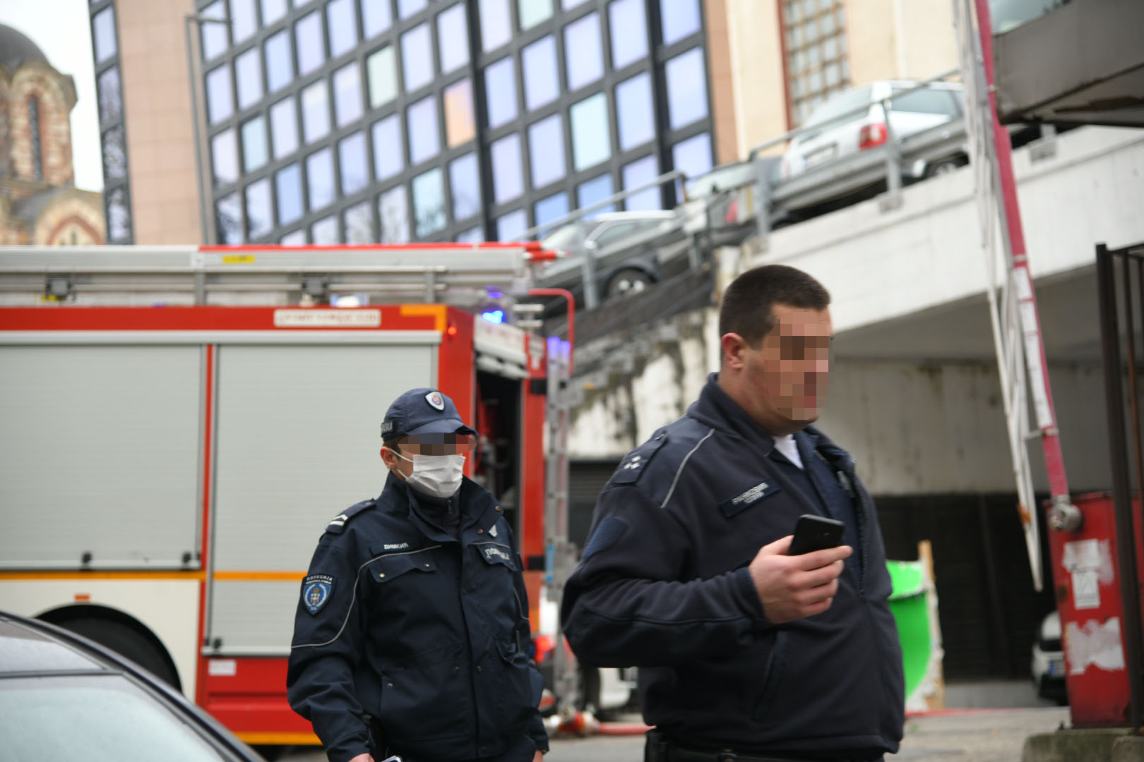 Beograd 04.12.2020. Eksplozija, Aberdareva ulica, Ilije Garašanina, RTS, eksplodirao auto, plinska boca, vatrogasci, vatrogasni kamion, vatrogasno vozilo, policija Foto: Nemanja Jovanović/Nova.rs