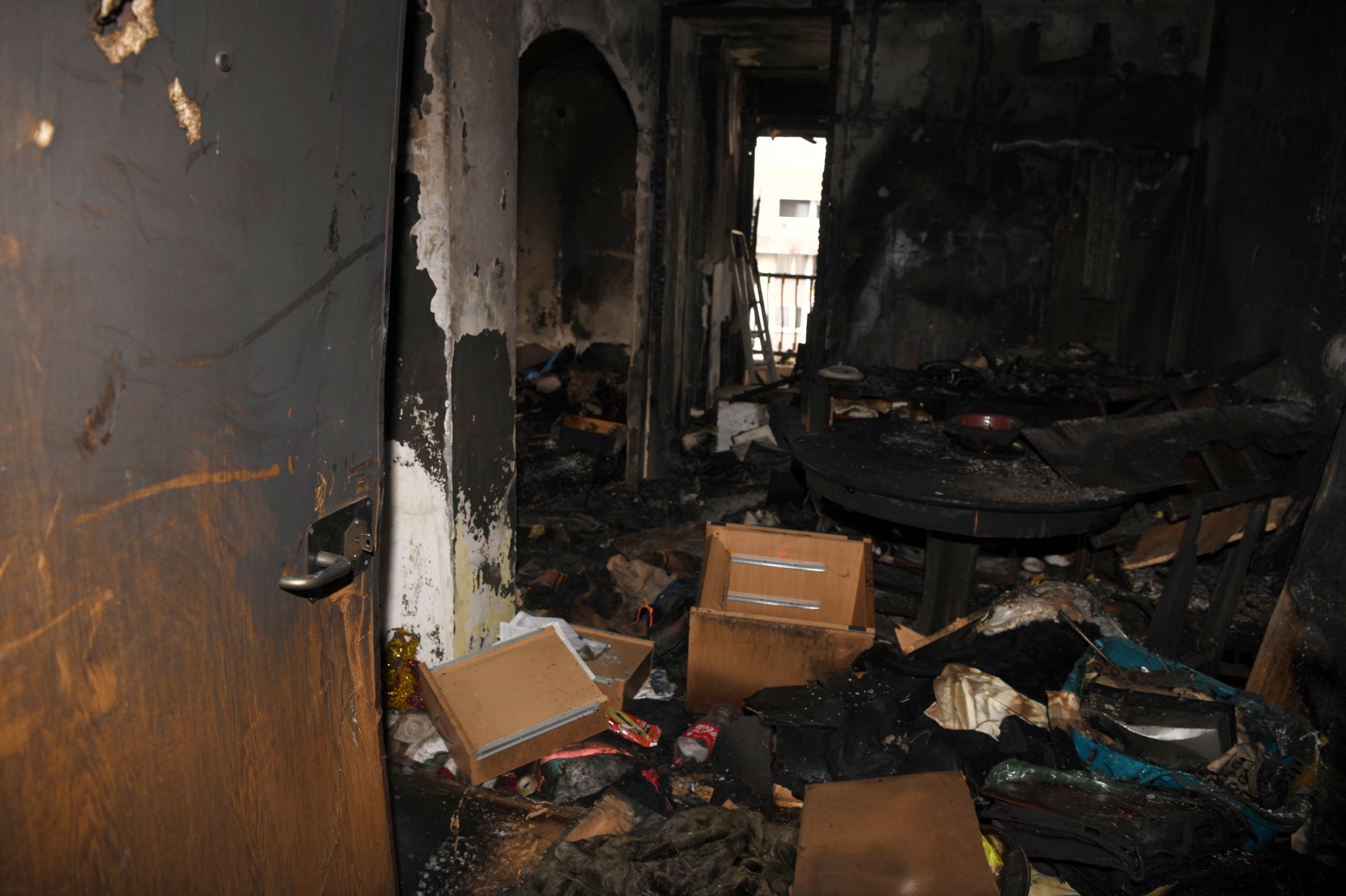 28.10.2020 požar na dorcolu Danas oko 13 časova izbio je požar u stambenoj zgradi na Dorćolu, u Ulici Visokog Stevana, Vatrogasci, hronika, pozar, intervencija, vatrogasno vozilo, dan posle pozara