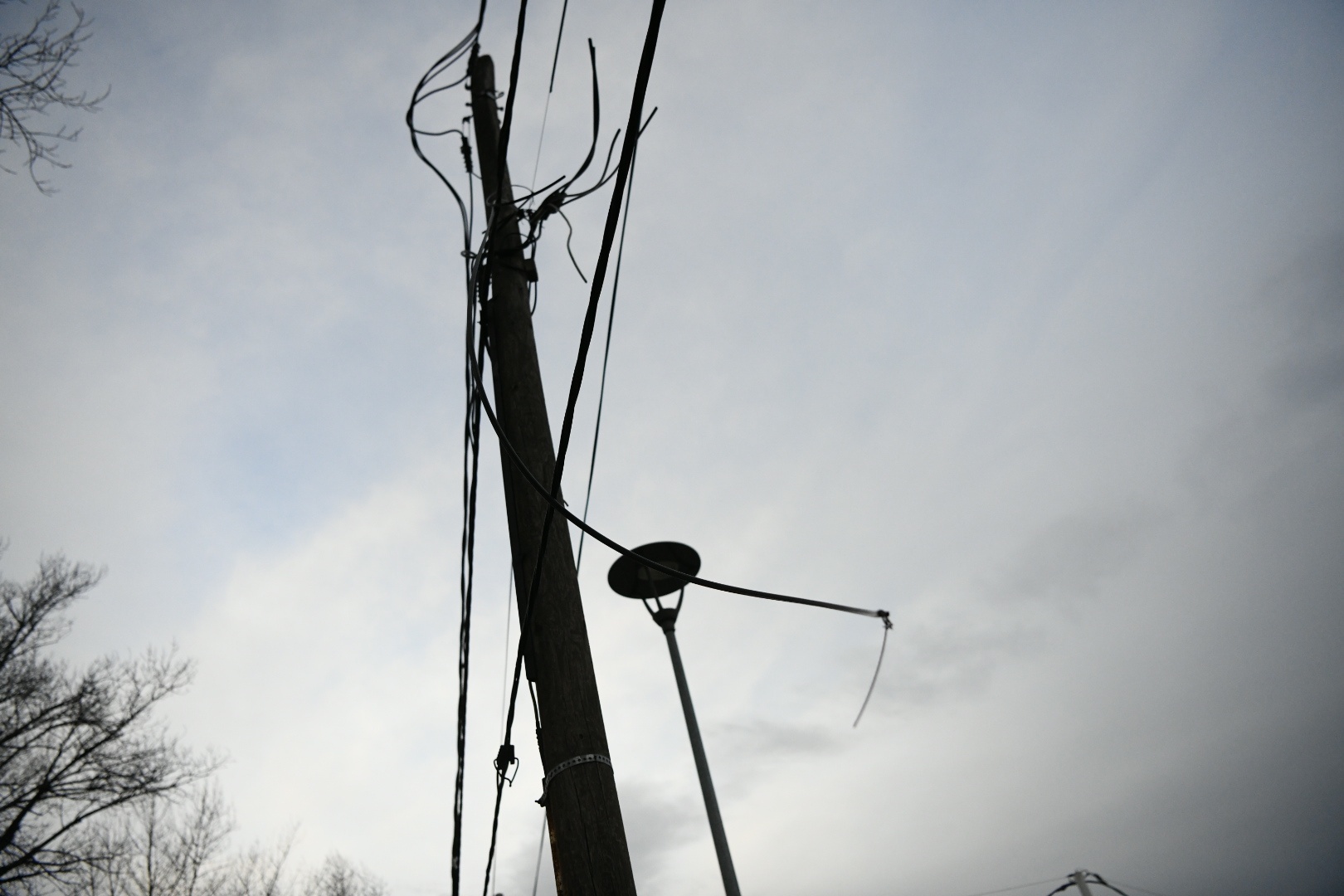Beograd 09. decembar 2020. Novi Beograd, blokovi, struja, bandera, zice, isecena struja, splavovi Foto:Vesna Lalić/Nova.rs