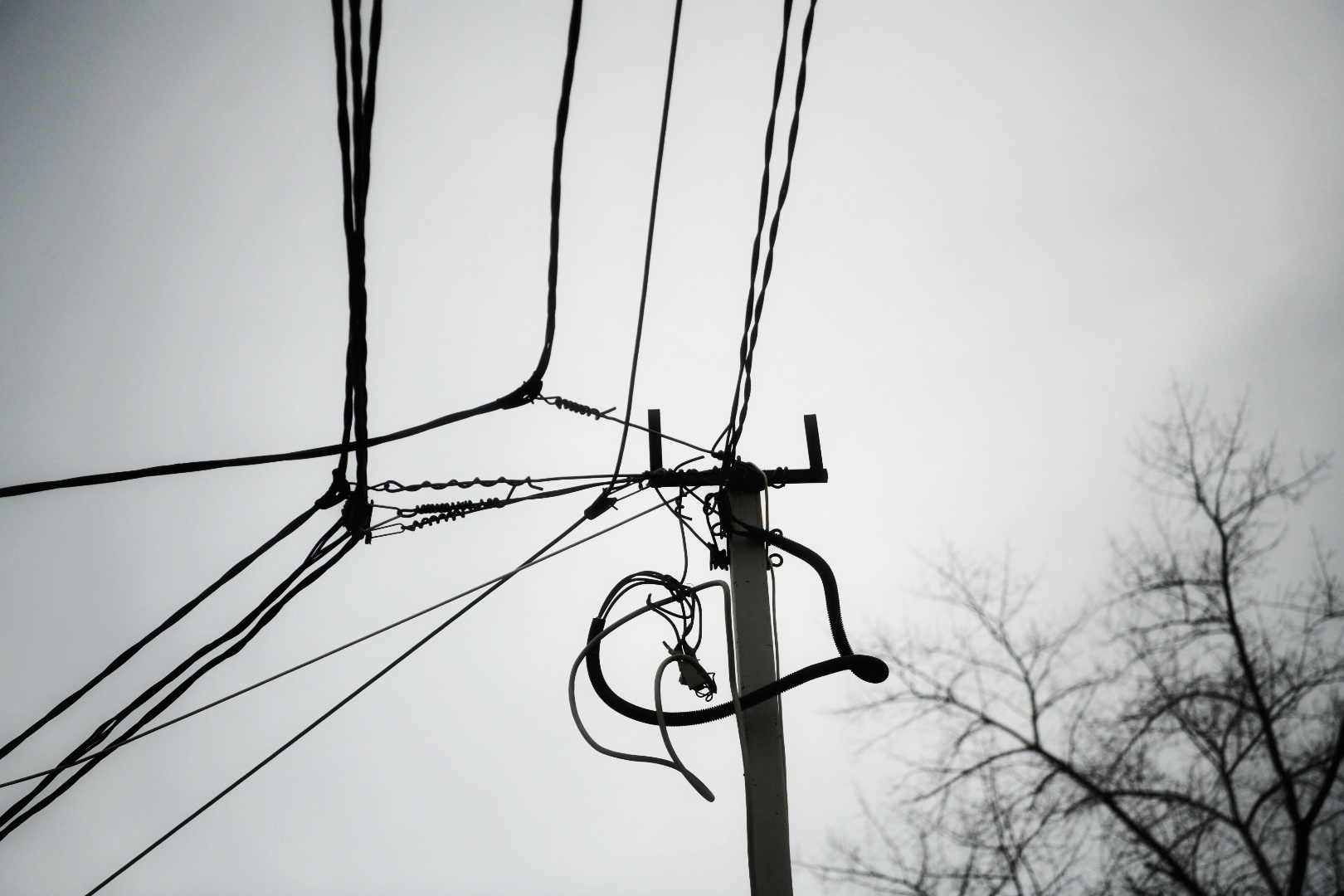 Beograd 09. decembar 2020. Novi Beograd, blokovi, struja, bandera, zice, isecena struja, splavovi Foto:Vesna Lalić/Nova.rs