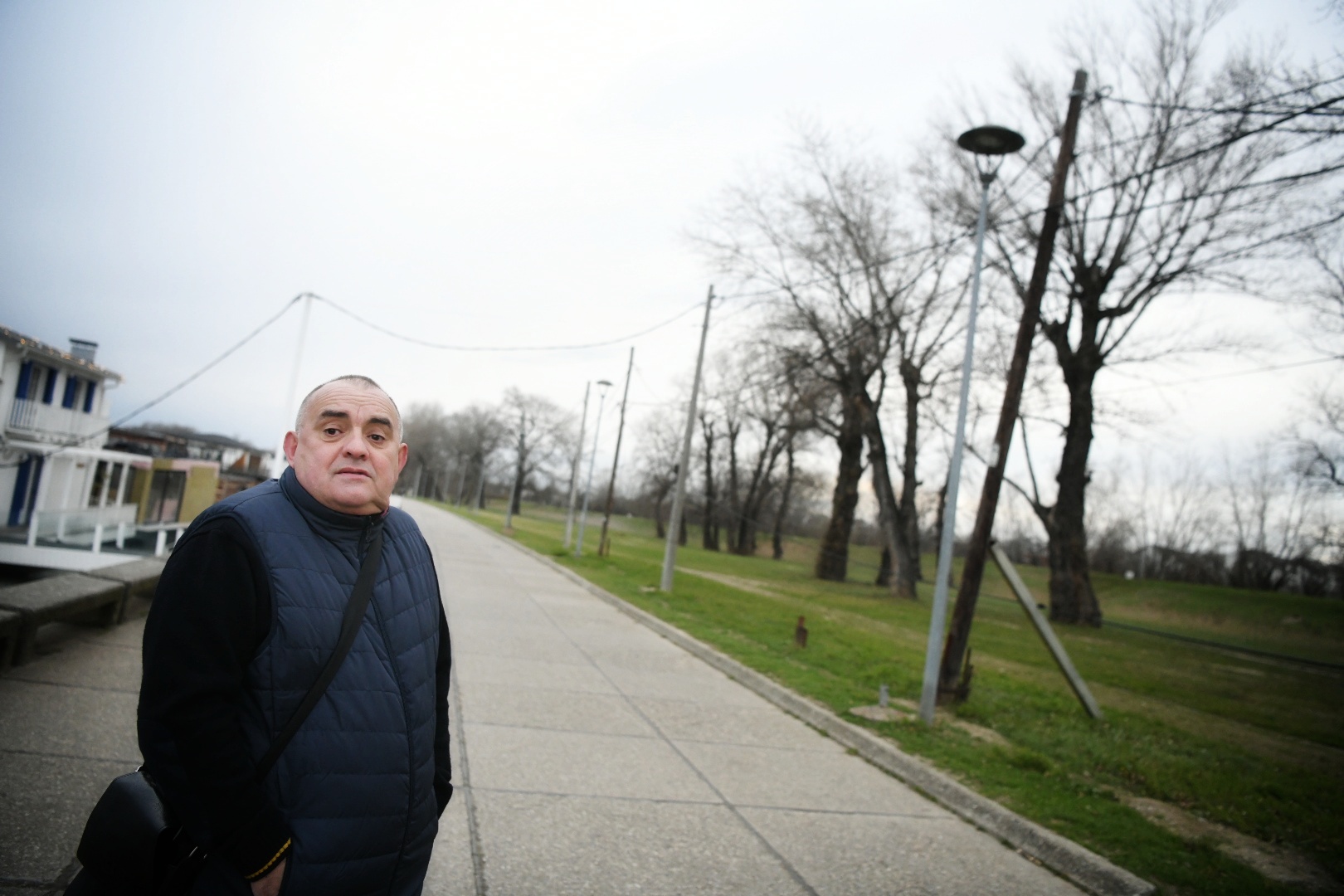 Beograd 09. decembar 2020. Novi Beograd, blokovi, struja, bandera, zice, isecena struja, splavovi Foto:Vesna Lalić/Nova.rs