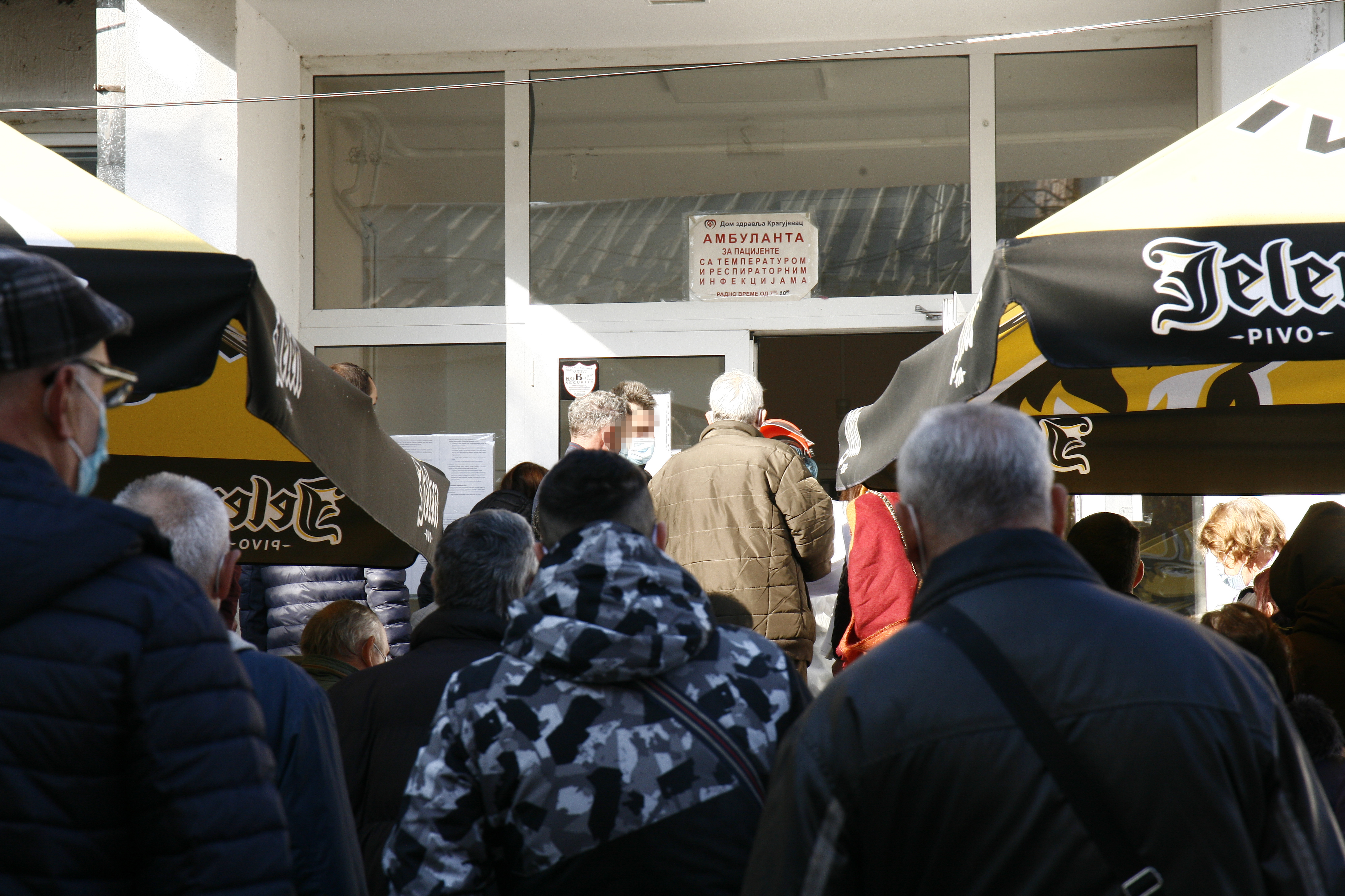 kragujevac 16.11.2020 kovid ambulanta, čekanje, redovi