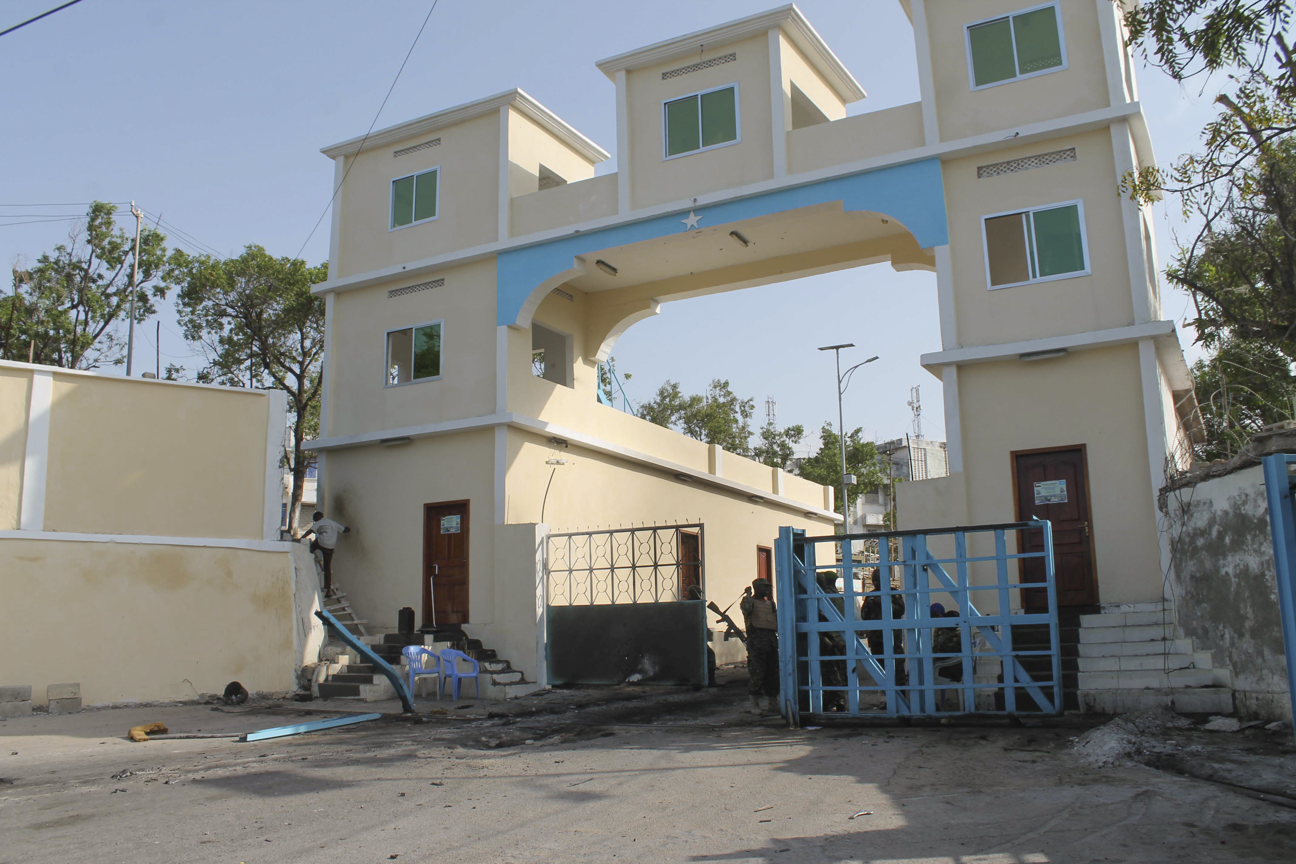 Al-Shabab attacks Somalia's presidential palace somalija