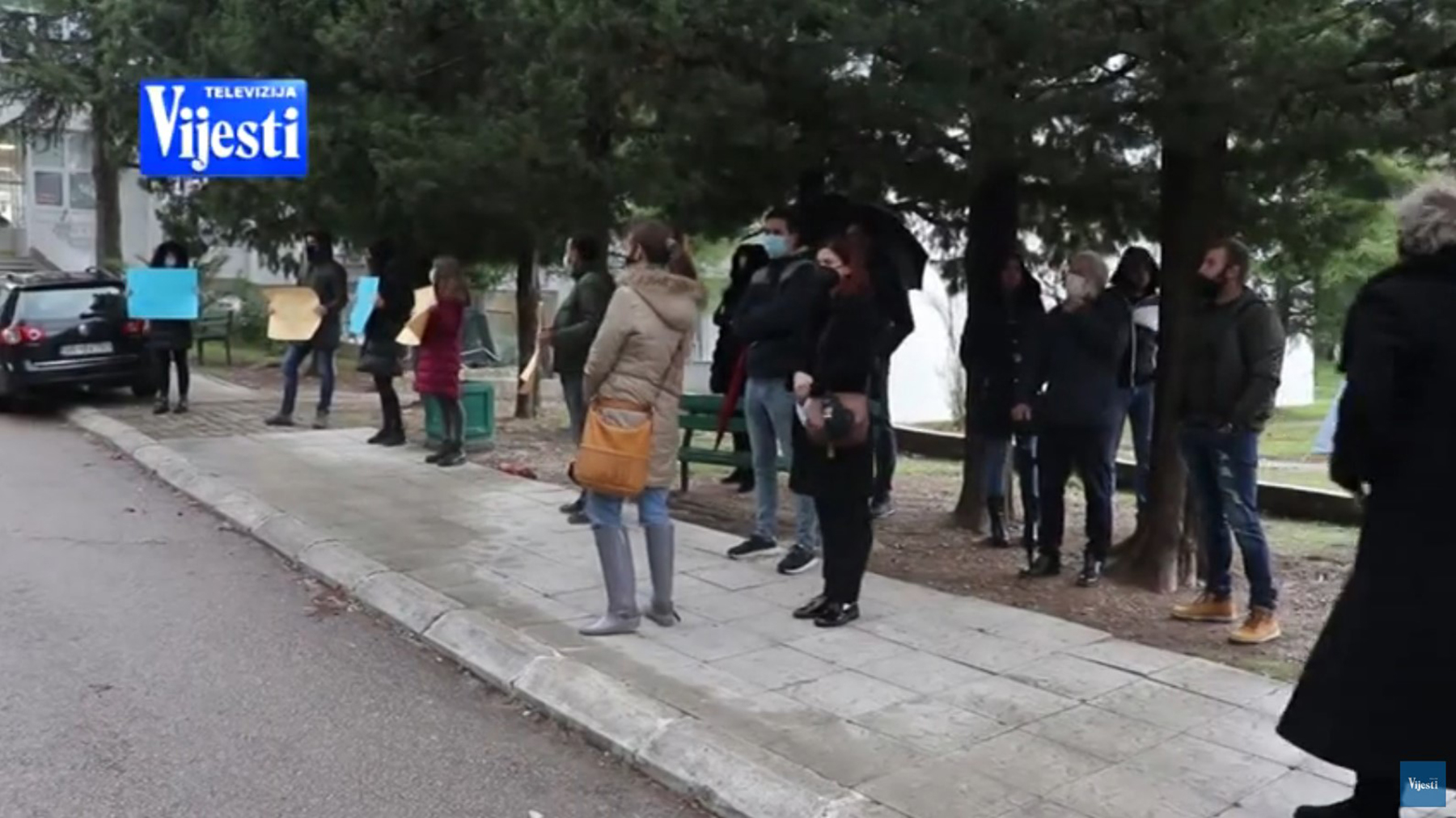 bar protest ispred bolnice