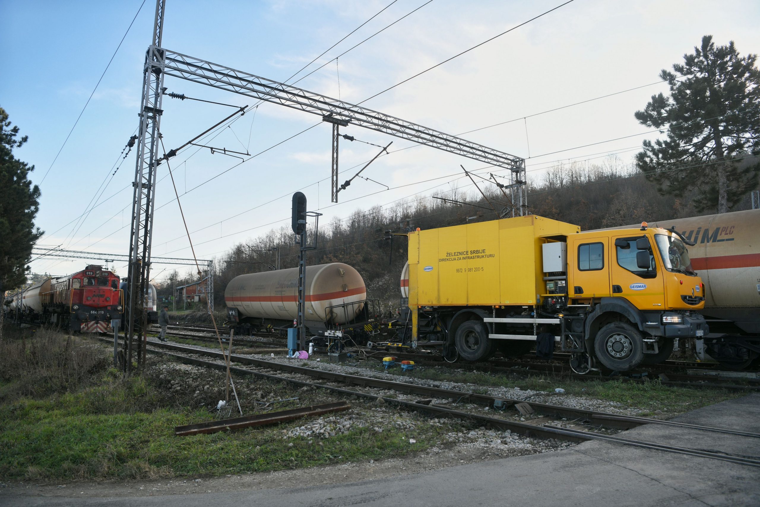 Sopot, Ralja, 08.12.2020. Voz iskočio iz šina, izlivanje cisterne, cisterna, železnica, železnički incident, šine, vagon Foto: Filip Krainčanić/Nova.rs